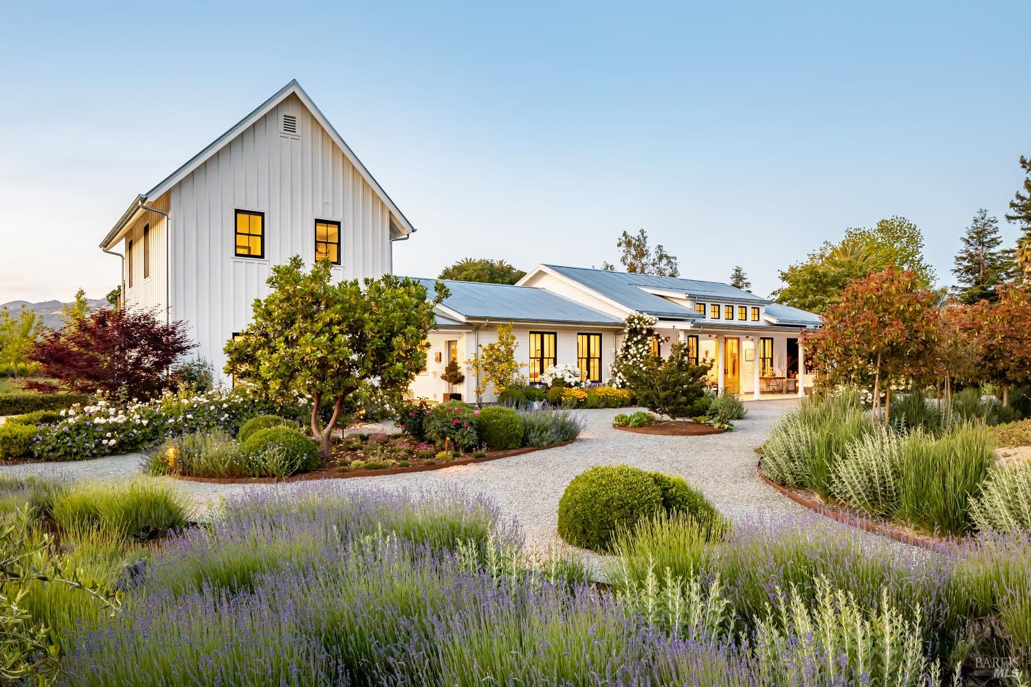 Detail Gallery Image 4 of 46 For 1030 E Macarthur St, Sonoma,  CA 95476 - 3 Beds | 4/1 Baths