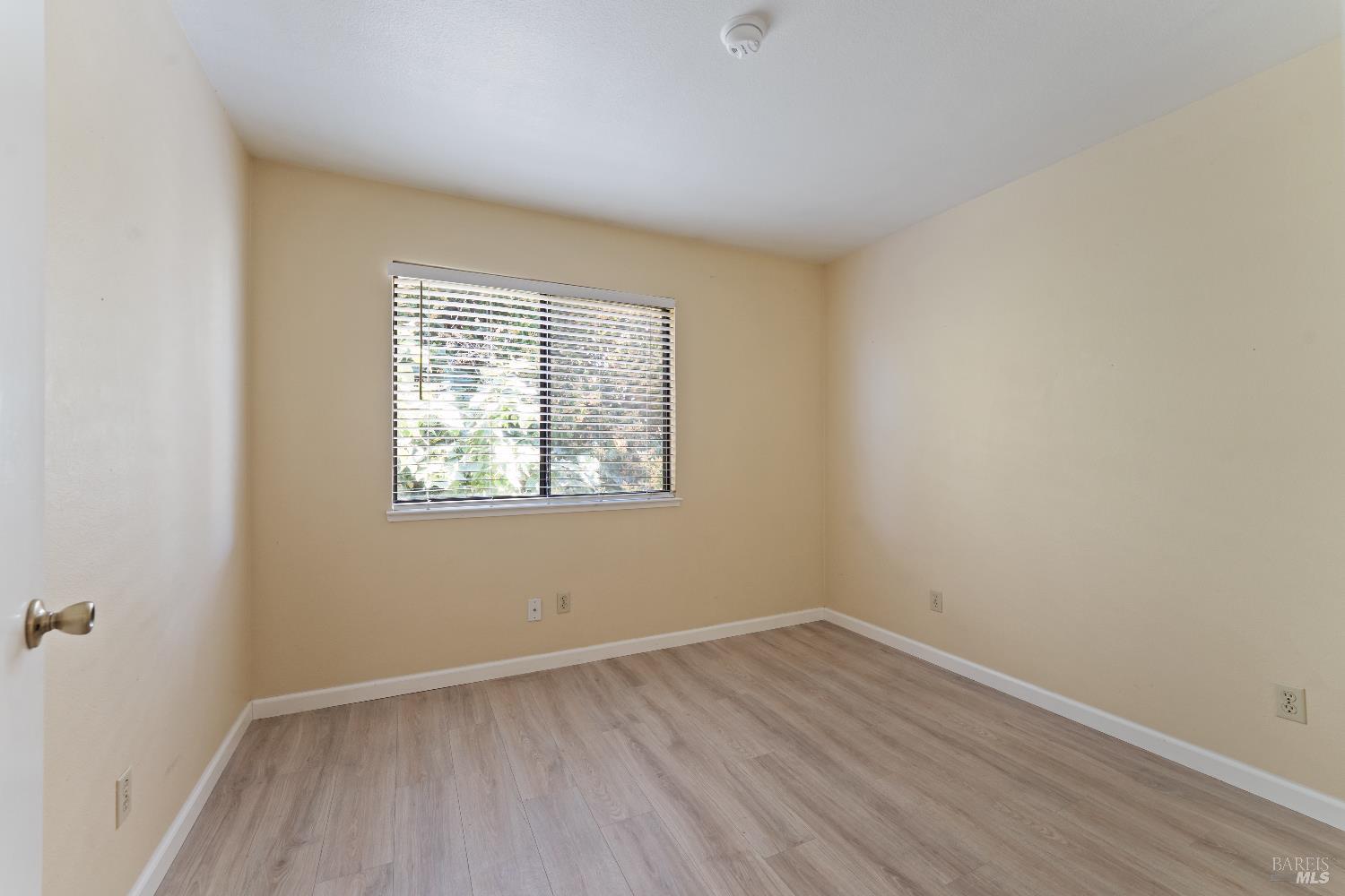 Detail Gallery Image 14 of 23 For 164 N Dutton Ave, Santa Rosa,  CA 95401 - 3 Beds | 2/1 Baths
