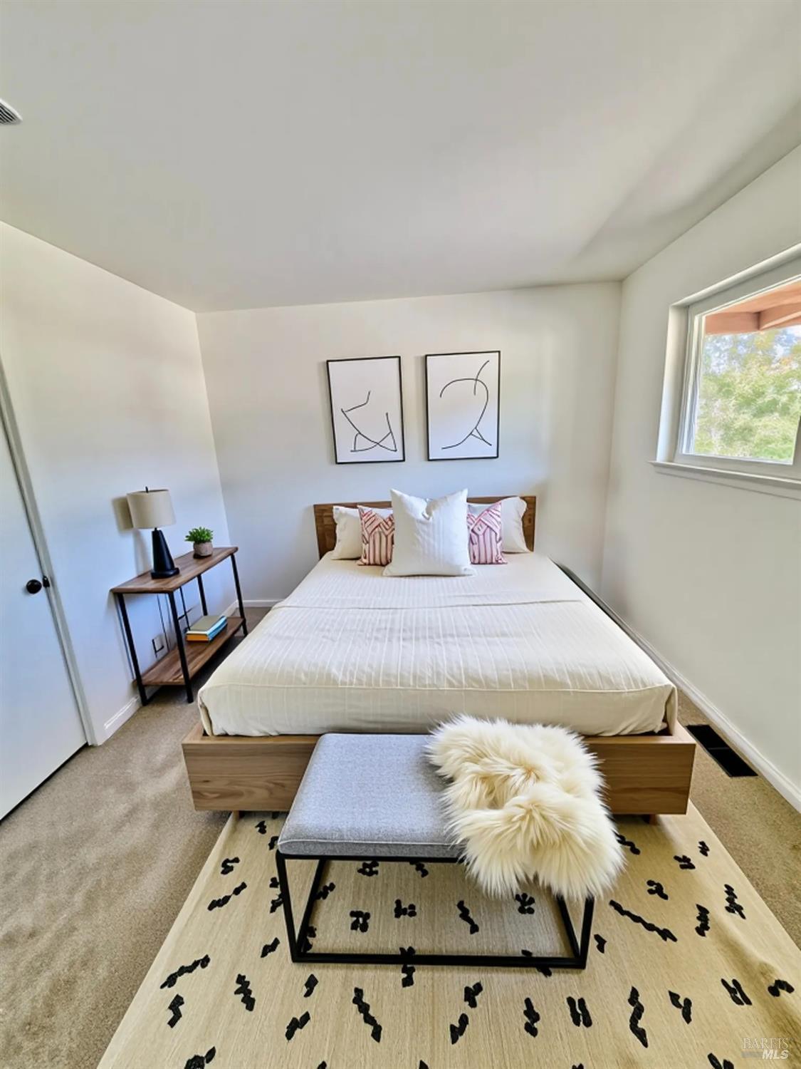 Detail Gallery Image 6 of 32 For 114 Powell Ave, Healdsburg,  CA 95448 - 5 Beds | 2 Baths