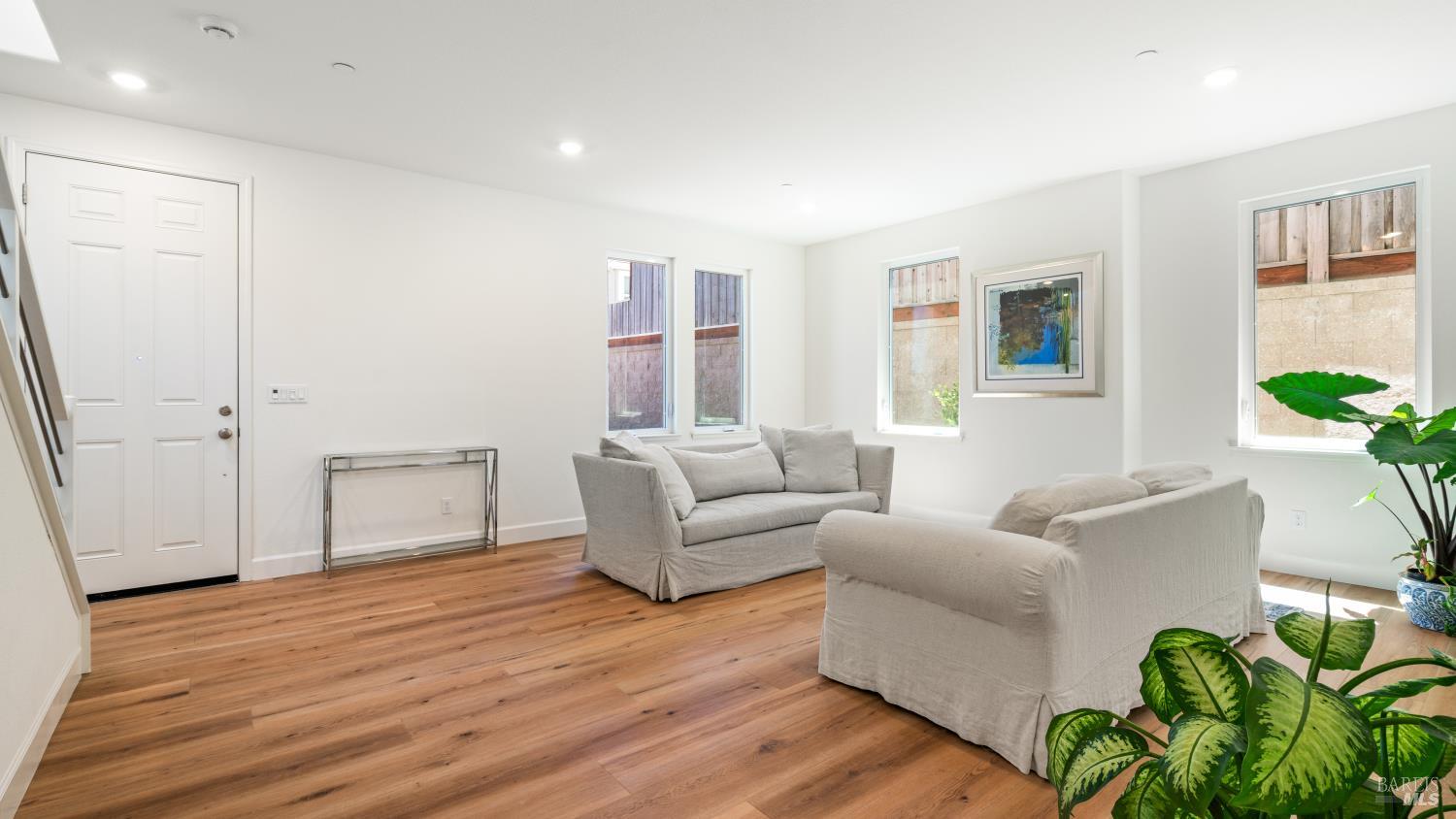 Detail Gallery Image 7 of 50 For 3 Lapis Ct, Petaluma,  CA 94952 - 3 Beds | 2/1 Baths