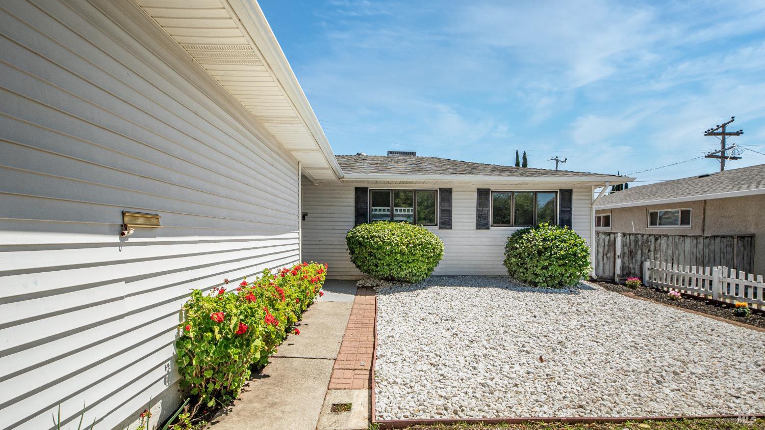 Detail Gallery Image 5 of 47 For 1200 Truman St, Fairfield,  CA 94533 - 3 Beds | 2 Baths