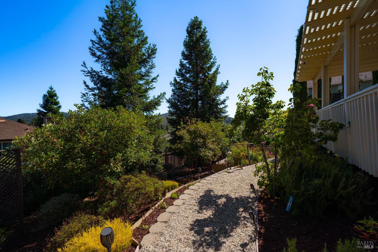 Detail Gallery Image 27 of 33 For 1416 Nighthawk Dr, Santa Rosa,  CA 95409 - 3 Beds | 2/1 Baths