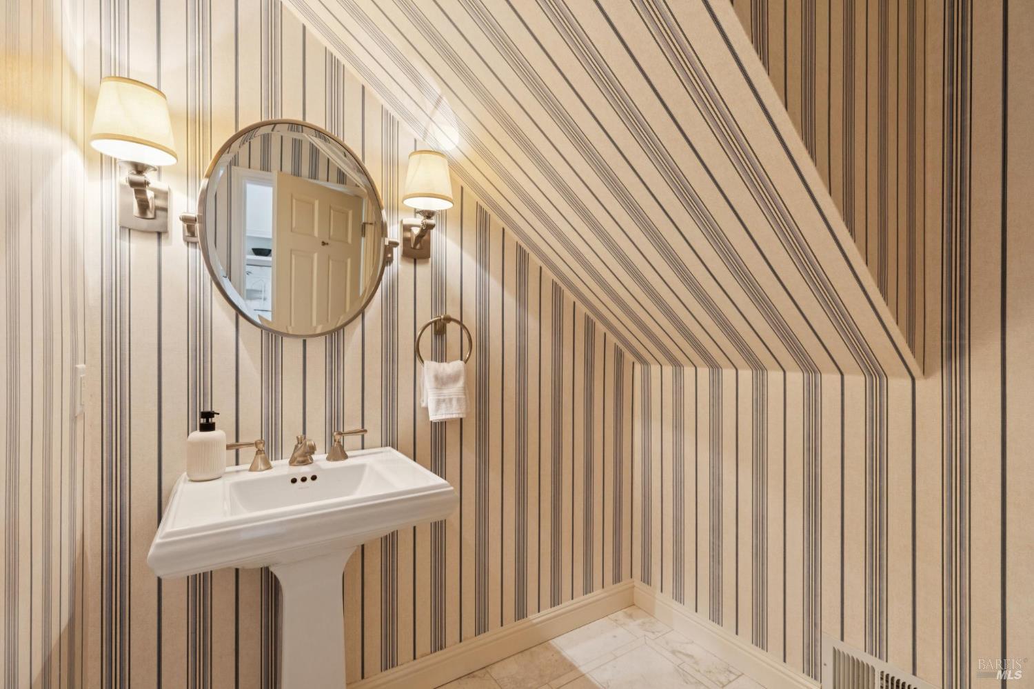 Detail Gallery Image 39 of 62 For 139 Trinidad Dr, Tiburon,  CA 94920 - 4 Beds | 2/1 Baths