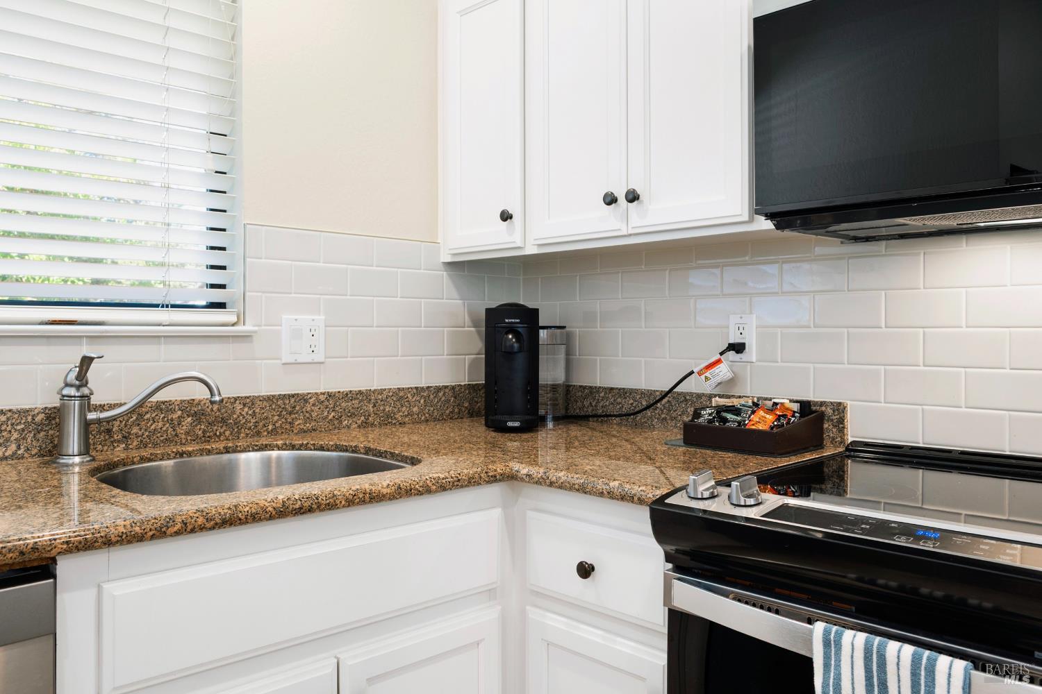 Detail Gallery Image 9 of 47 For 833 Augusta Cir, Napa,  CA 94558 - 2 Beds | 2 Baths
