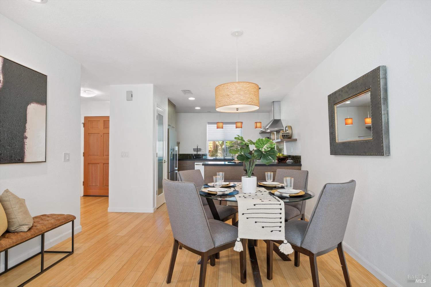 Detail Gallery Image 15 of 31 For 218 Indian Creek Dr, Santa Rosa,  CA 95409 - 2 Beds | 2 Baths