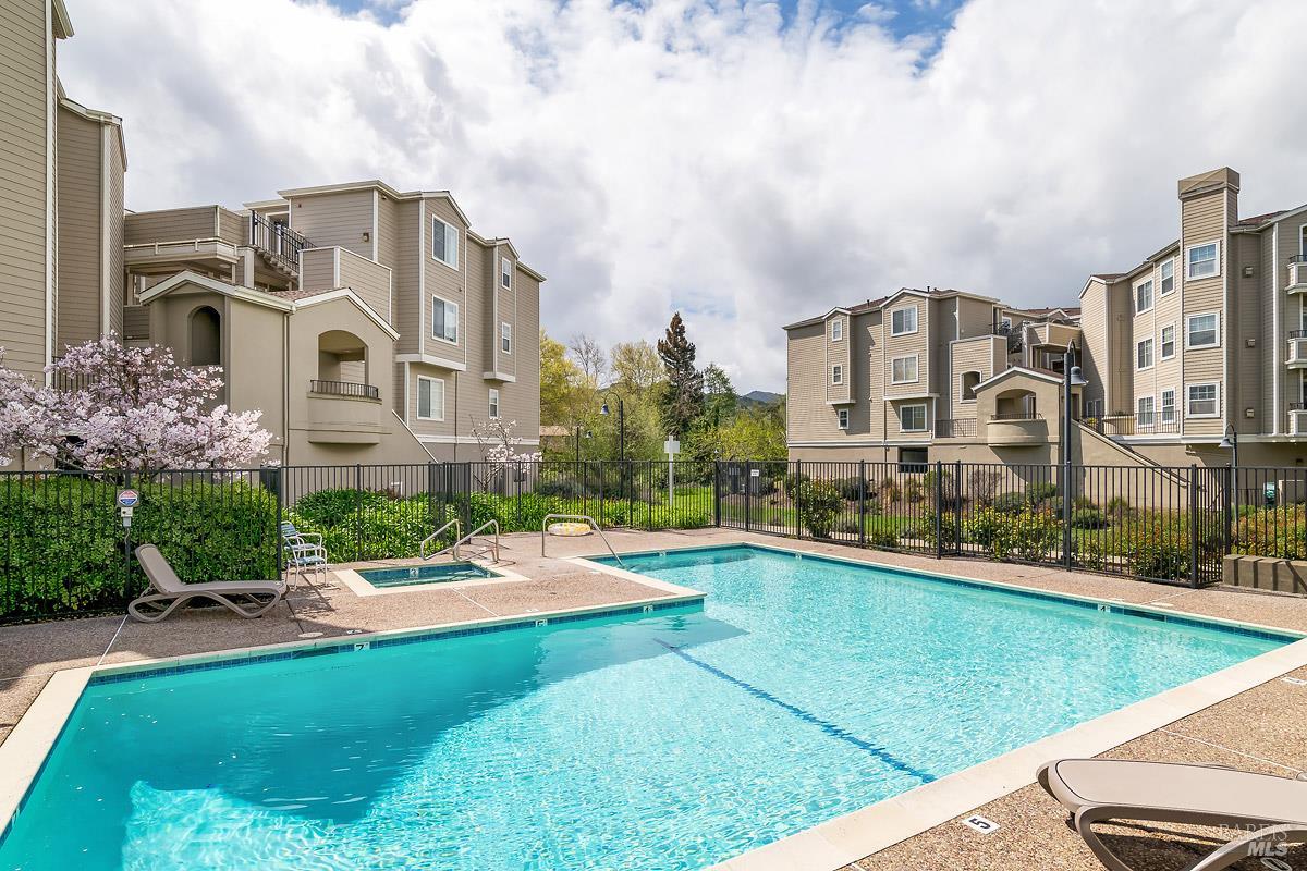 Detail Gallery Image 7 of 26 For 852 Diablo Ave #102,  Novato,  CA 94947 - 2 Beds | 2 Baths