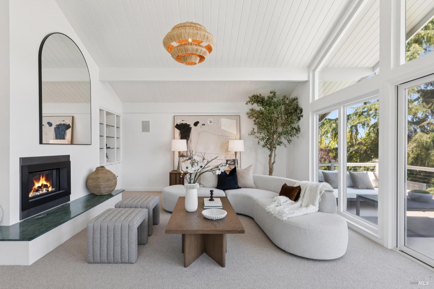 Detail Gallery Image 13 of 62 For 139 Trinidad Dr, Tiburon,  CA 94920 - 4 Beds | 2/1 Baths