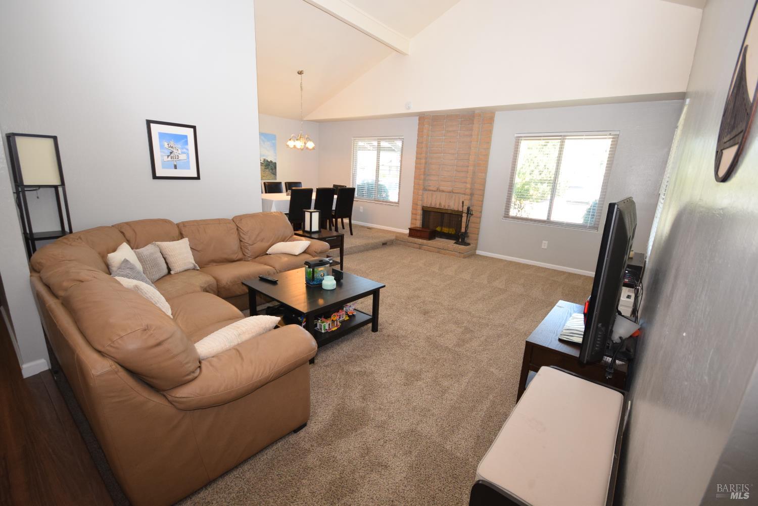 Detail Gallery Image 4 of 44 For 2014 Crinella Dr, Petaluma,  CA 94954 - 4 Beds | 2 Baths