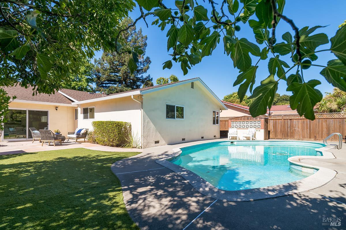 Detail Gallery Image 23 of 23 For 88 Elena Cir, San Rafael,  CA 94903 - 3 Beds | 2 Baths