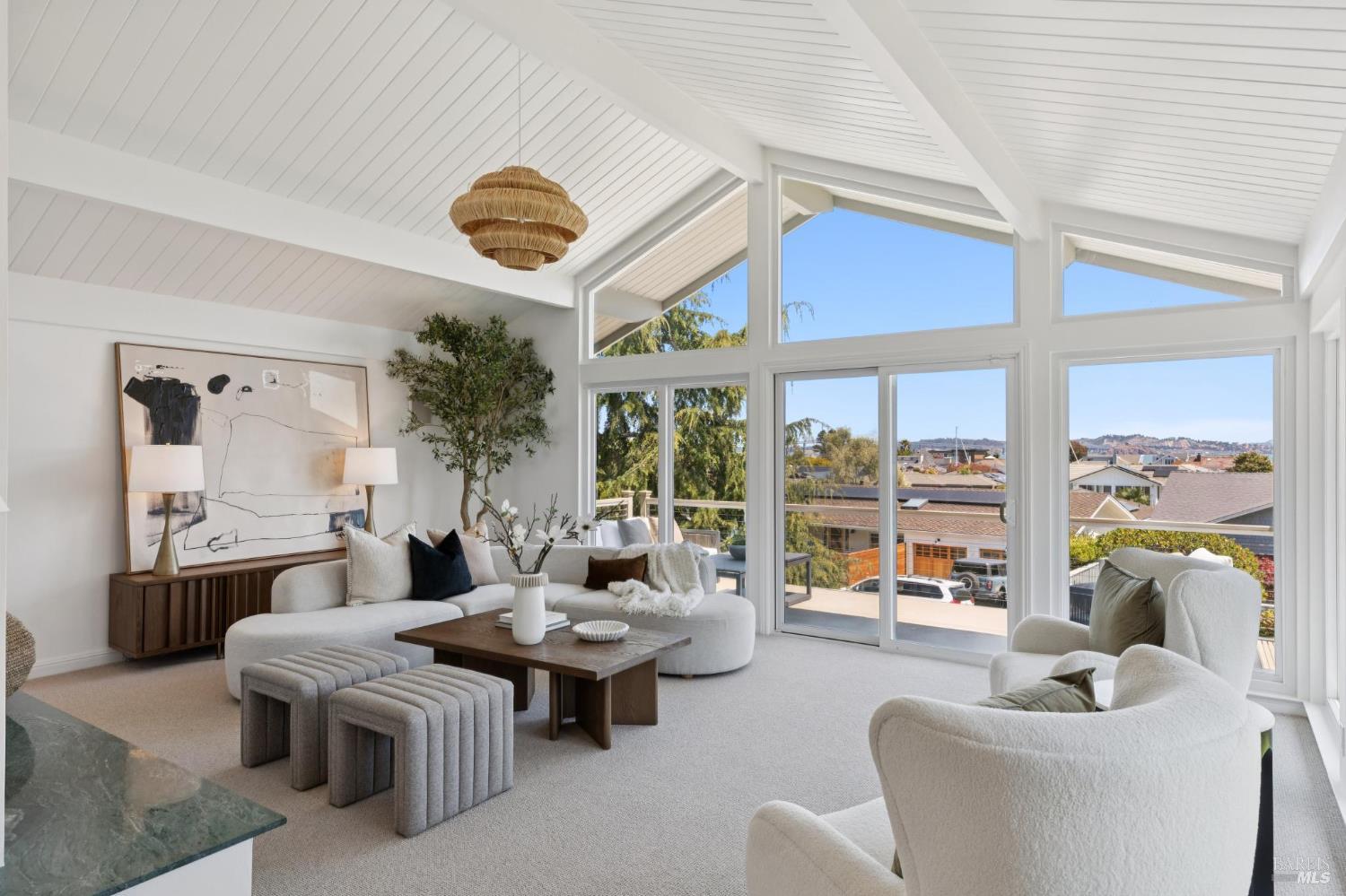 Detail Gallery Image 6 of 62 For 139 Trinidad Dr, Tiburon,  CA 94920 - 4 Beds | 2/1 Baths