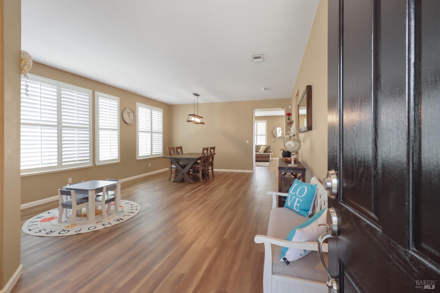 Detail Gallery Image 5 of 58 For 1105 Bello Dr, Dixon,  CA 95620 - 4 Beds | 2/1 Baths