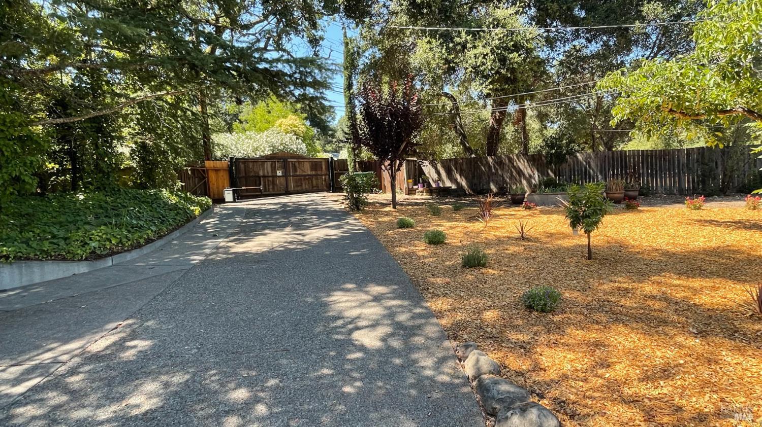 Detail Gallery Image 2 of 13 For 1700 Brush Creek Rd, Santa Rosa,  CA 95404 - 5 Beds | 3/1 Baths