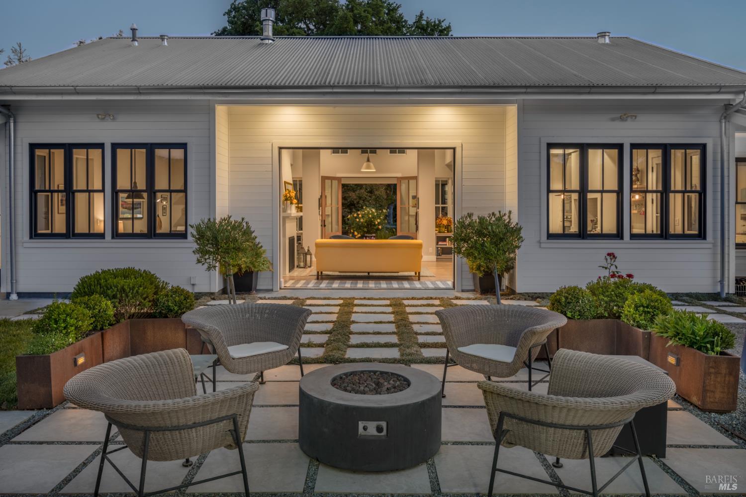 Detail Gallery Image 7 of 46 For 1030 E Macarthur St, Sonoma,  CA 95476 - 3 Beds | 4/1 Baths