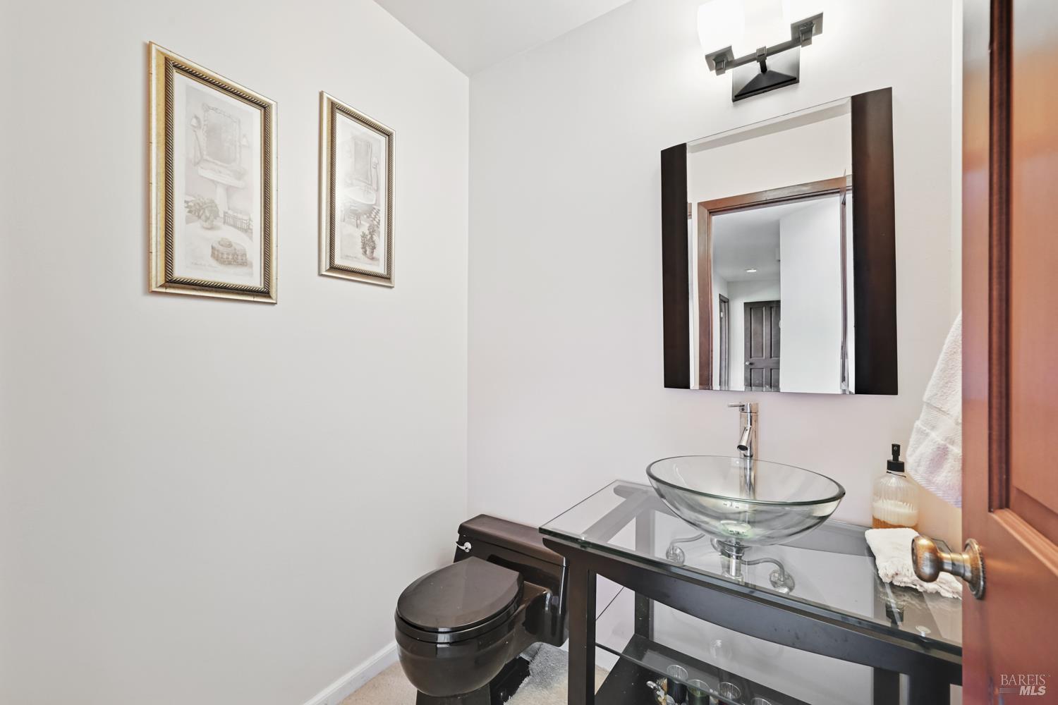 Detail Gallery Image 18 of 49 For 111 Glenside Way, San Rafael,  CA 94903 - 5 Beds | 4/1 Baths