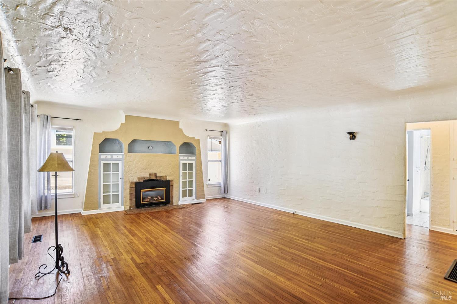 Detail Gallery Image 3 of 30 For 853 Benicia Rd, Vallejo,  CA 94591 - 2 Beds | 1 Baths