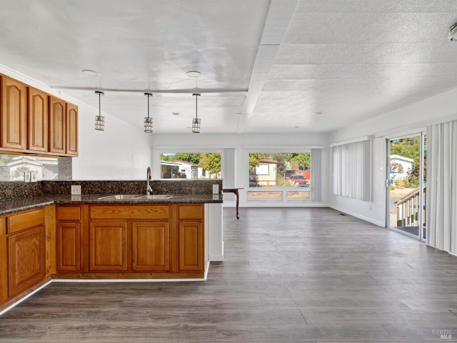 Detail Gallery Image 15 of 44 For 375 E Highway 20 Hwy 50, Upper Lake,  CA 95485 - 2 Beds | 2 Baths