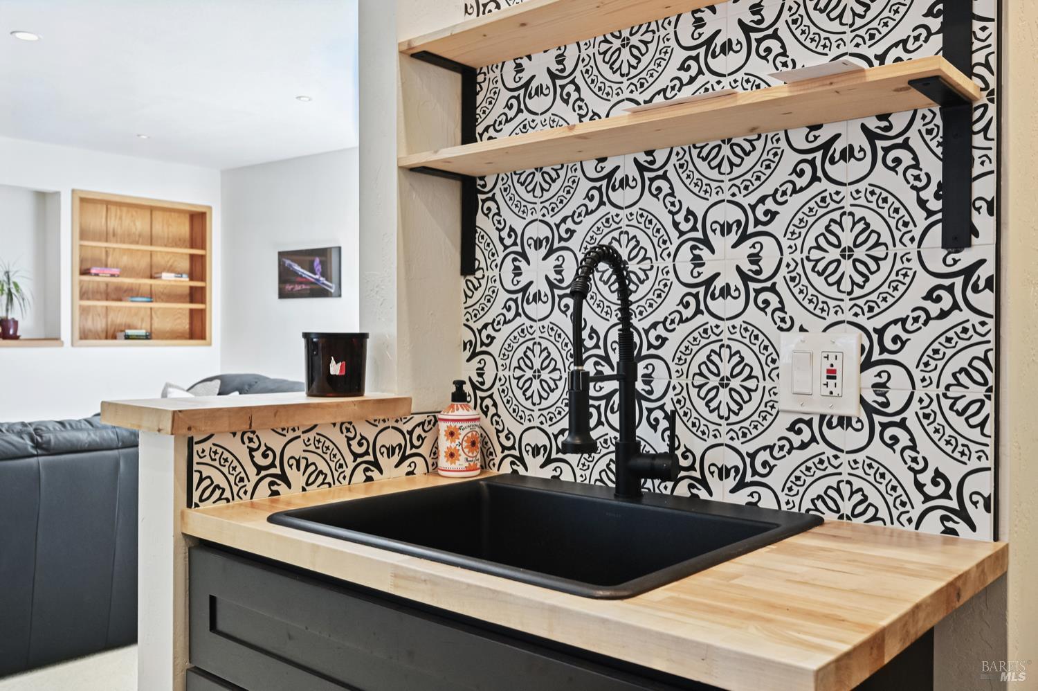 Detail Gallery Image 36 of 49 For 111 Glenside Way, San Rafael,  CA 94903 - 5 Beds | 4/1 Baths
