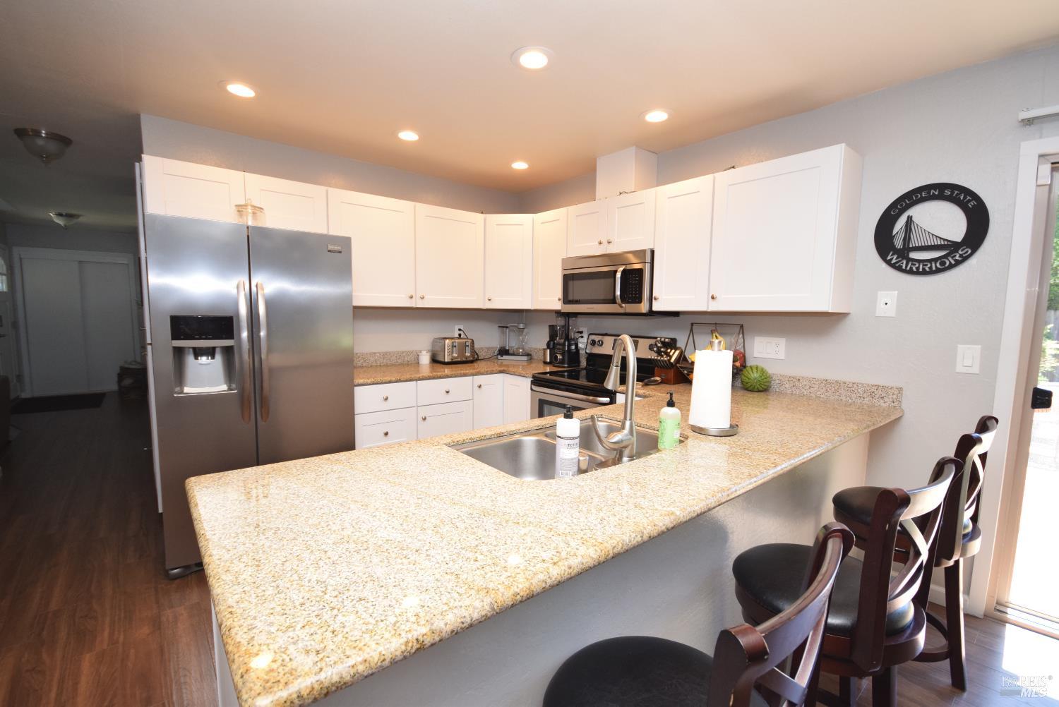 Detail Gallery Image 12 of 44 For 2014 Crinella Dr, Petaluma,  CA 94954 - 4 Beds | 2 Baths