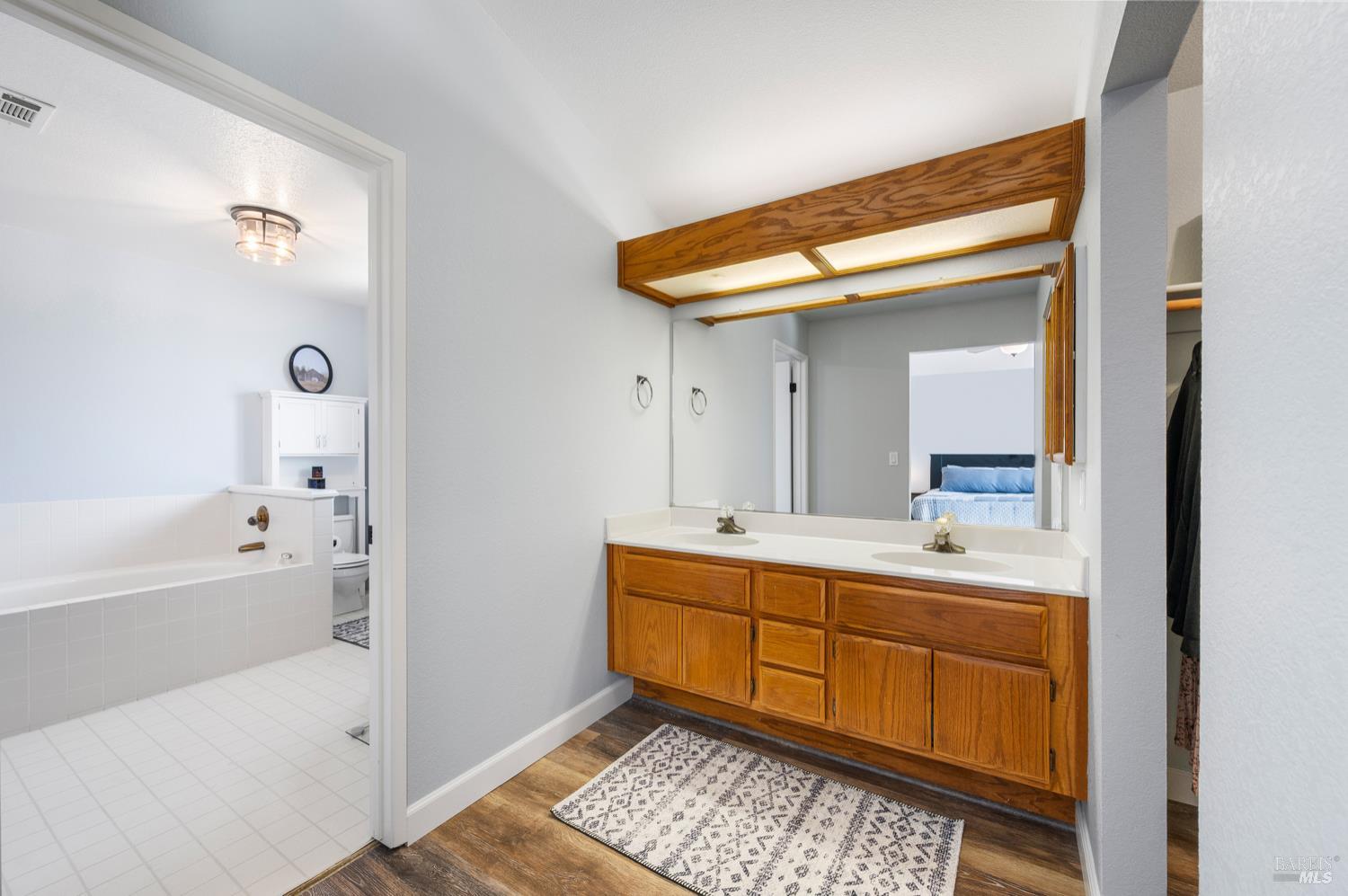 Detail Gallery Image 34 of 49 For 406 Stonecastle Way, Vacaville,  CA 95687 - 4 Beds | 2/1 Baths