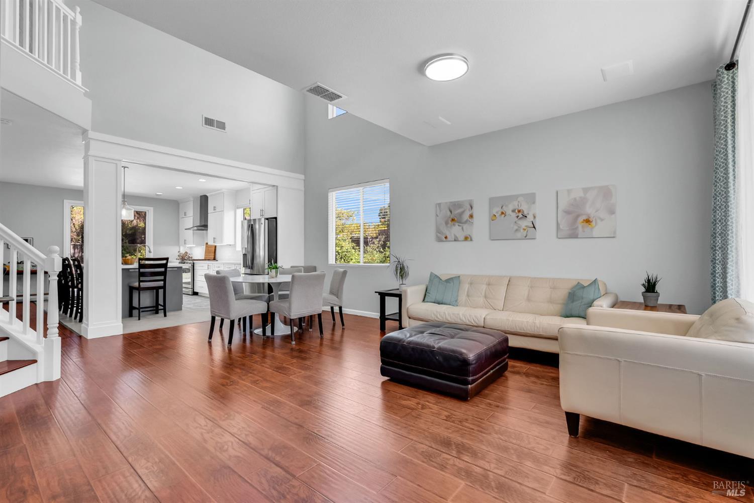 Detail Gallery Image 16 of 43 For 1946 Leaning Oak Ct, Fairfield,  CA 94534 - 5 Beds | 3 Baths