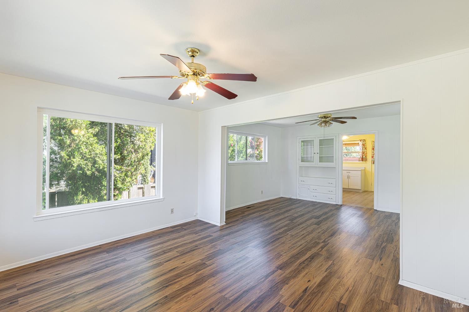 Detail Gallery Image 4 of 32 For 114 Powell Ave, Healdsburg,  CA 95448 - 5 Beds | 2 Baths