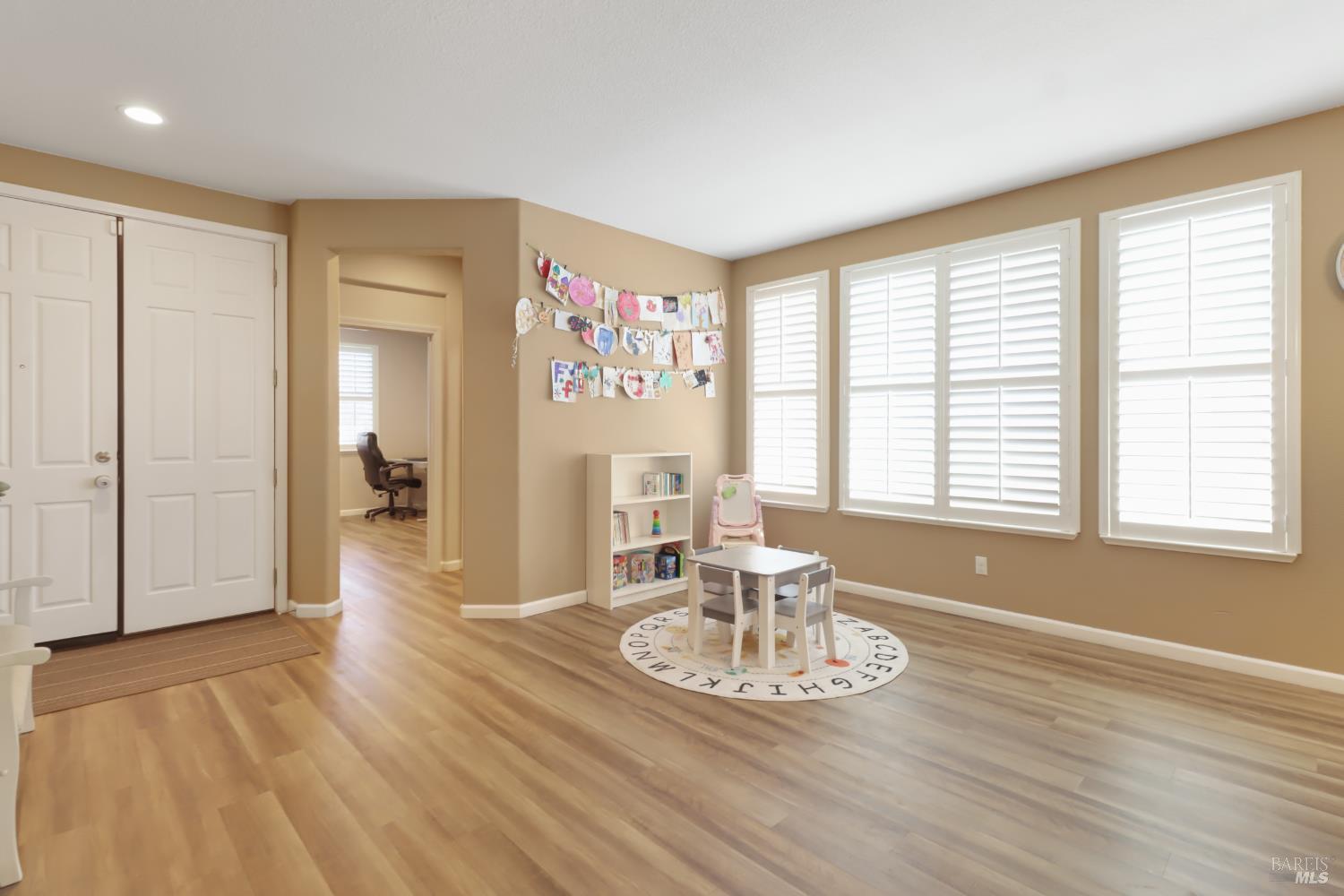 Detail Gallery Image 9 of 58 For 1105 Bello Dr, Dixon,  CA 95620 - 4 Beds | 2/1 Baths