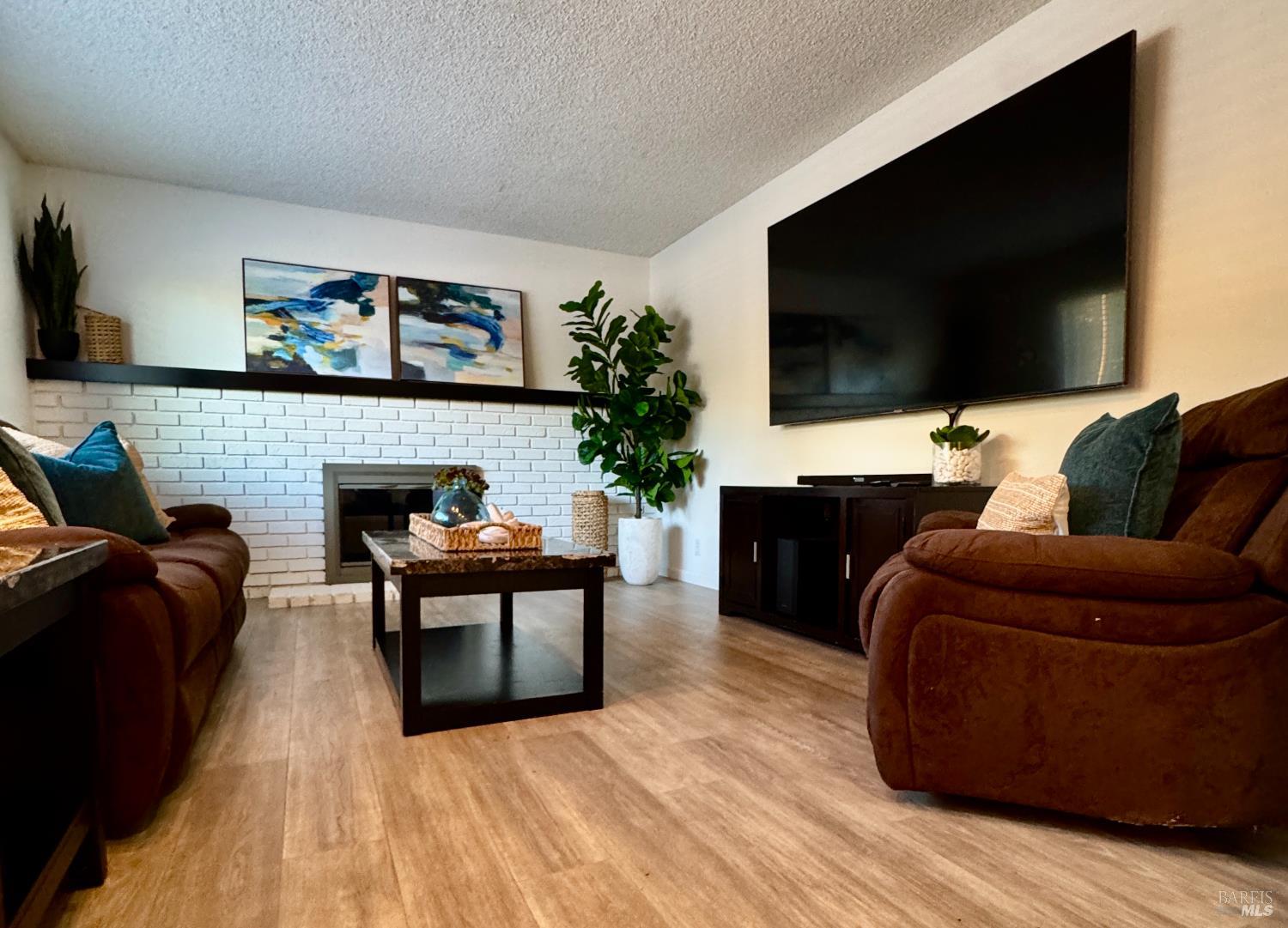 Detail Gallery Image 5 of 35 For 101 Panorama Dr, Benicia,  CA 94510 - 3 Beds | 1/1 Baths