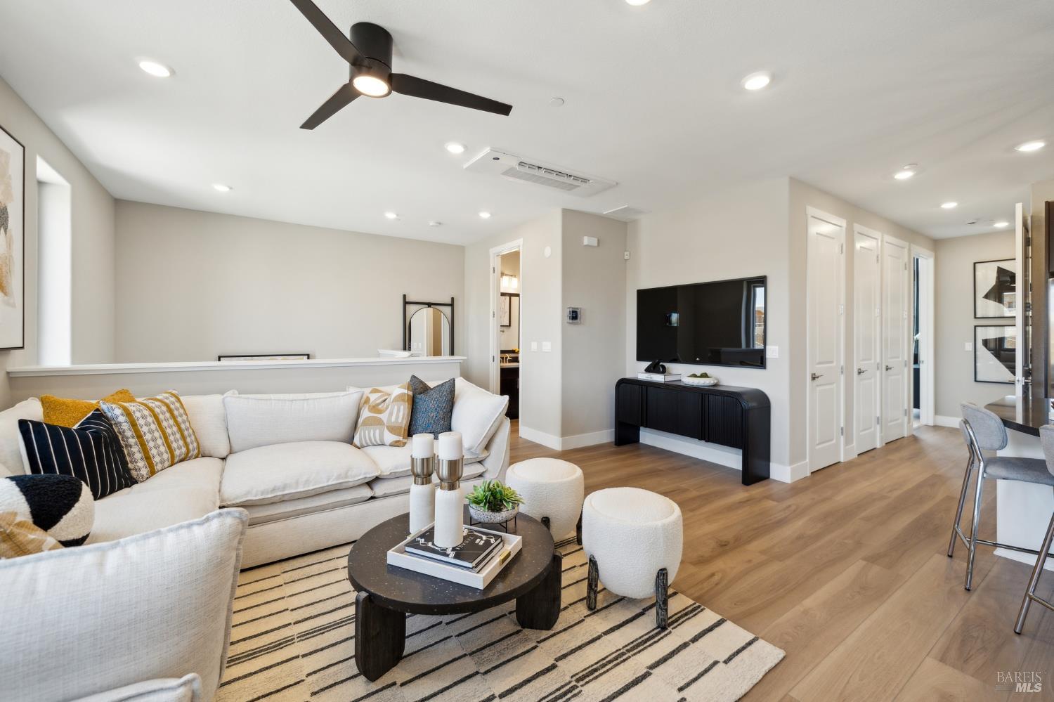 Detail Gallery Image 6 of 15 For 322 Hermes Cmn, Livermore,  CA 94551 - 2 Beds | 2/1 Baths