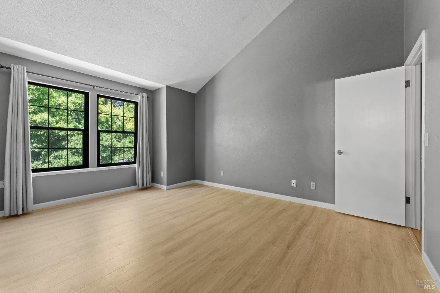 Detail Gallery Image 9 of 23 For 164 N Dutton Ave, Santa Rosa,  CA 95401 - 3 Beds | 2/1 Baths