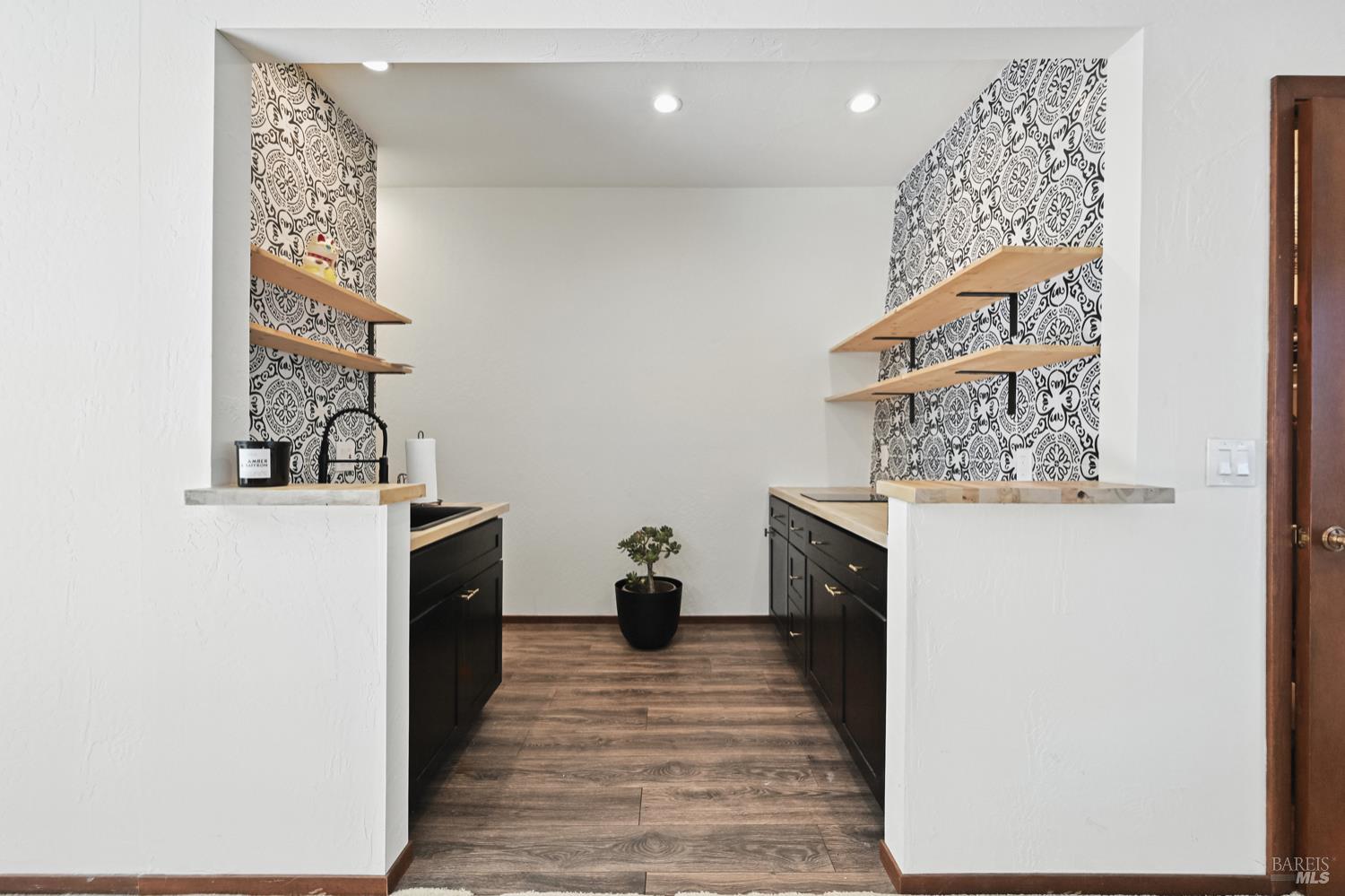 Detail Gallery Image 34 of 49 For 111 Glenside Way, San Rafael,  CA 94903 - 5 Beds | 4/1 Baths