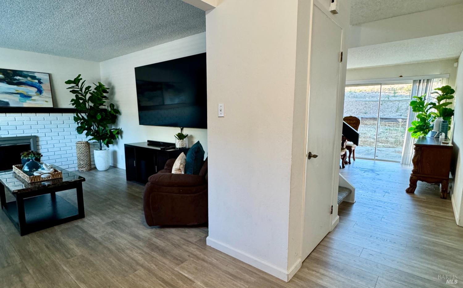 Detail Gallery Image 16 of 35 For 101 Panorama Dr, Benicia,  CA 94510 - 3 Beds | 1/1 Baths