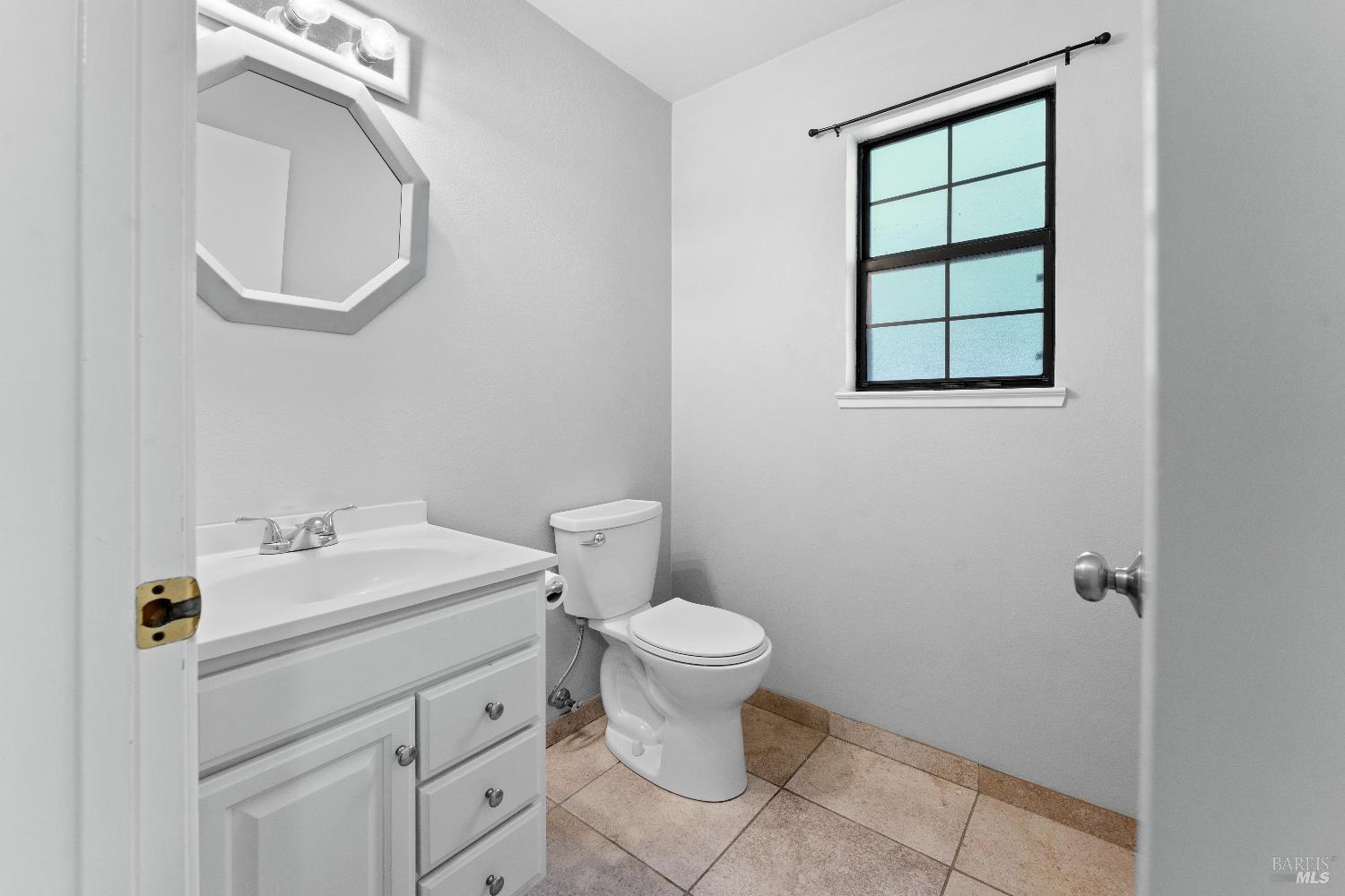 Detail Gallery Image 7 of 23 For 164 N Dutton Ave, Santa Rosa,  CA 95401 - 3 Beds | 2/1 Baths