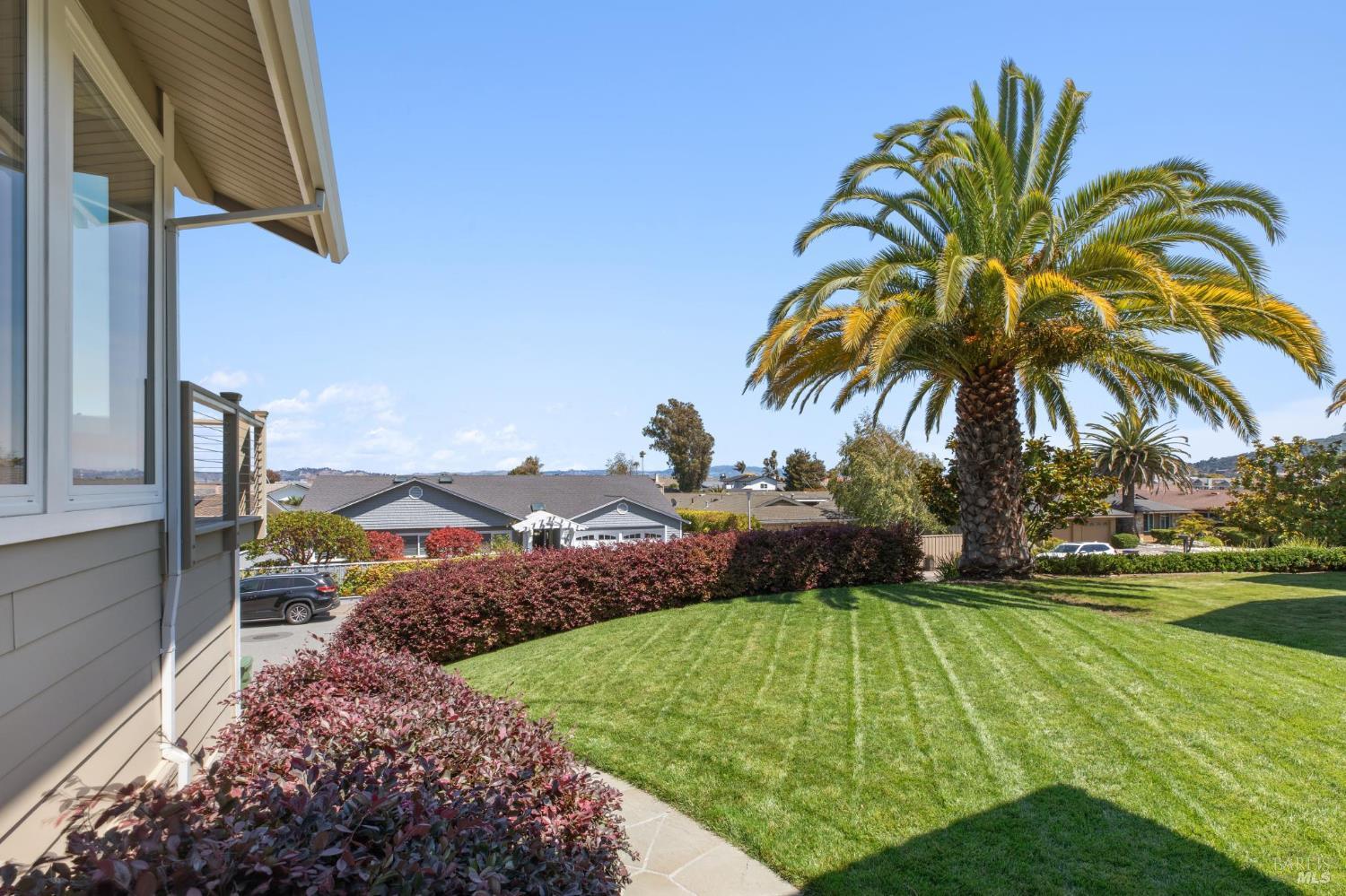 Detail Gallery Image 2 of 62 For 139 Trinidad Dr, Tiburon,  CA 94920 - 4 Beds | 2/1 Baths