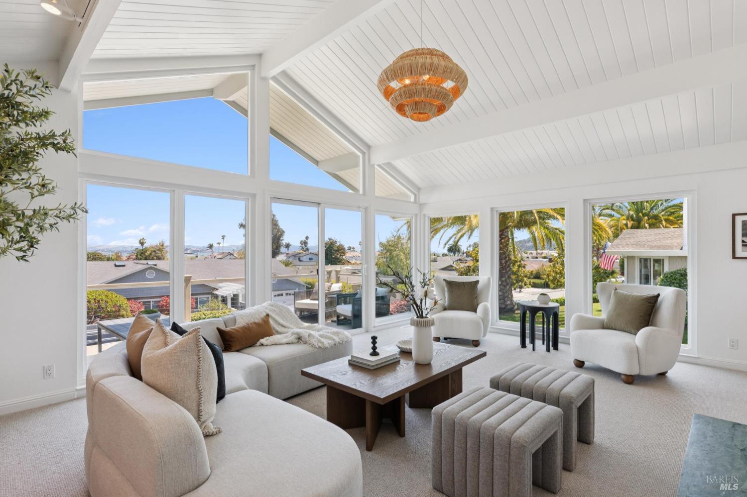 Detail Gallery Image 8 of 62 For 139 Trinidad Dr, Tiburon,  CA 94920 - 4 Beds | 2/1 Baths