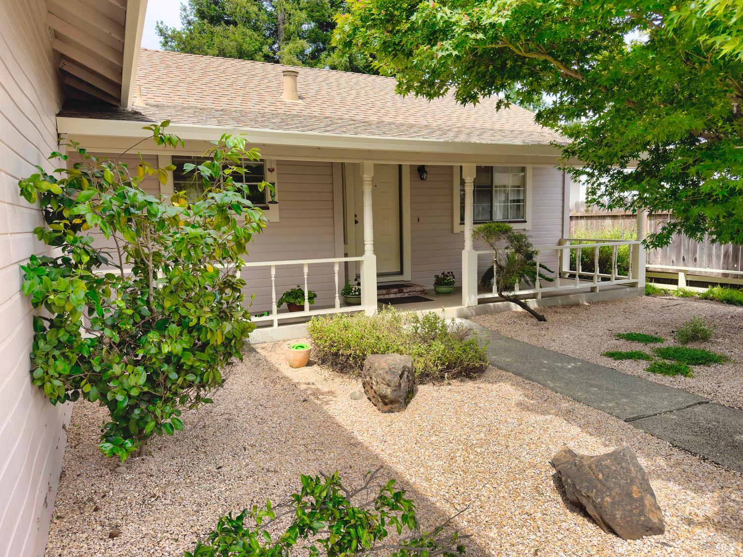 Detail Gallery Image 4 of 37 For 18498 Happy Ln, Sonoma,  CA 95476 - 2 Beds | 2 Baths