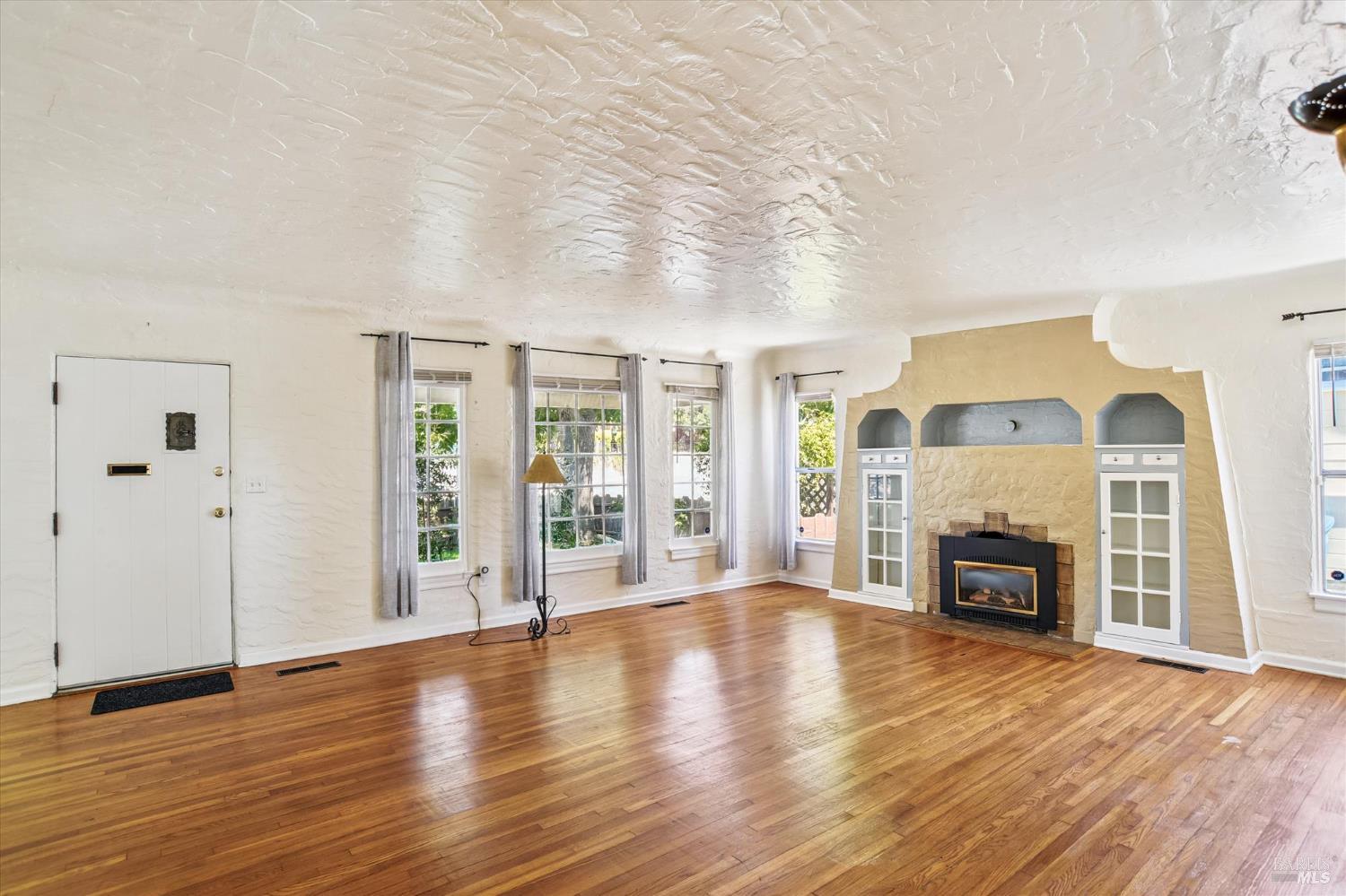 Detail Gallery Image 4 of 30 For 853 Benicia Rd, Vallejo,  CA 94591 - 2 Beds | 1 Baths