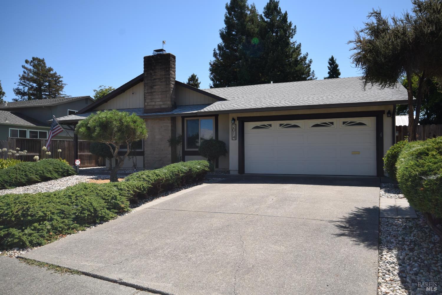 Detail Gallery Image 1 of 44 For 2014 Crinella Dr, Petaluma,  CA 94954 - 4 Beds | 2 Baths