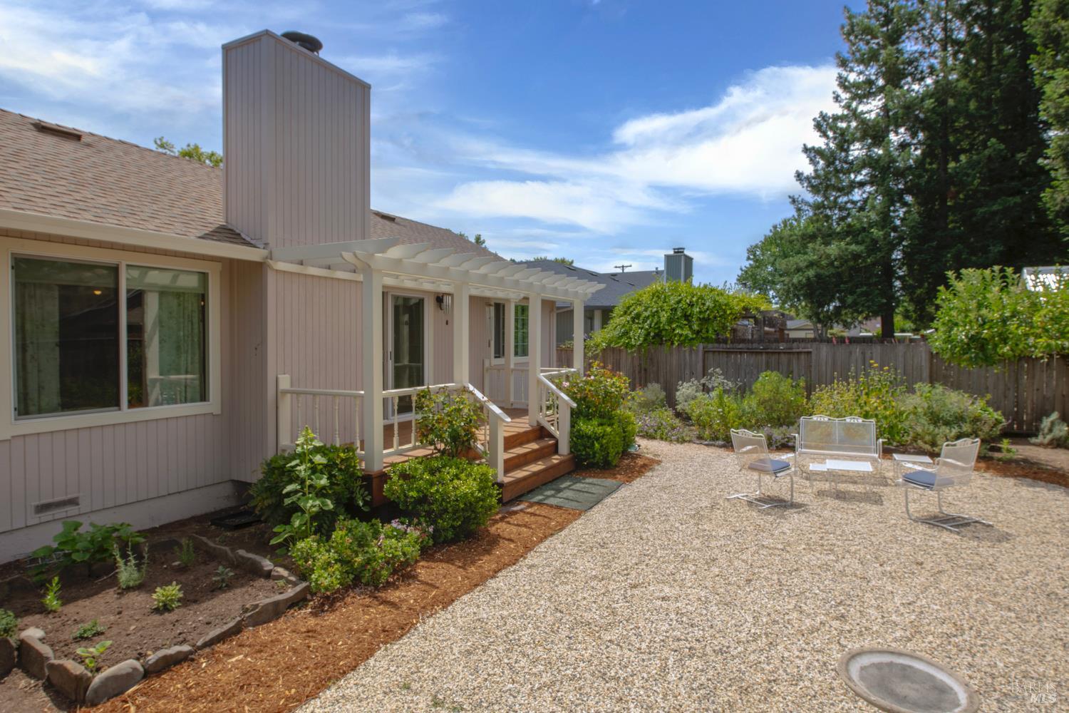 Detail Gallery Image 27 of 37 For 18498 Happy Ln, Sonoma,  CA 95476 - 2 Beds | 2 Baths