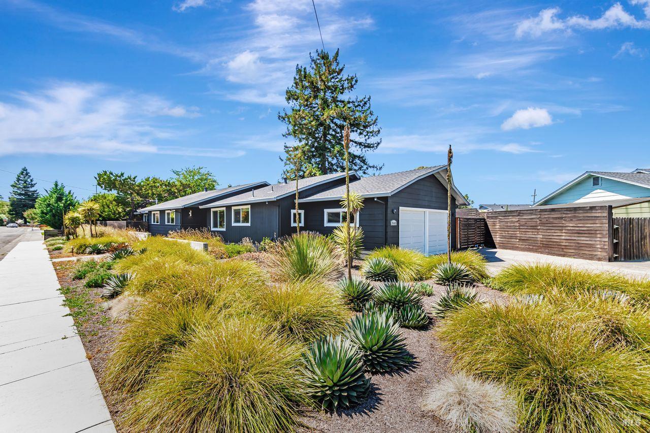 Detail Gallery Image 2 of 48 For 3641 Evergreen Rd, Santa Rosa,  CA 95405 - 4 Beds | 2 Baths