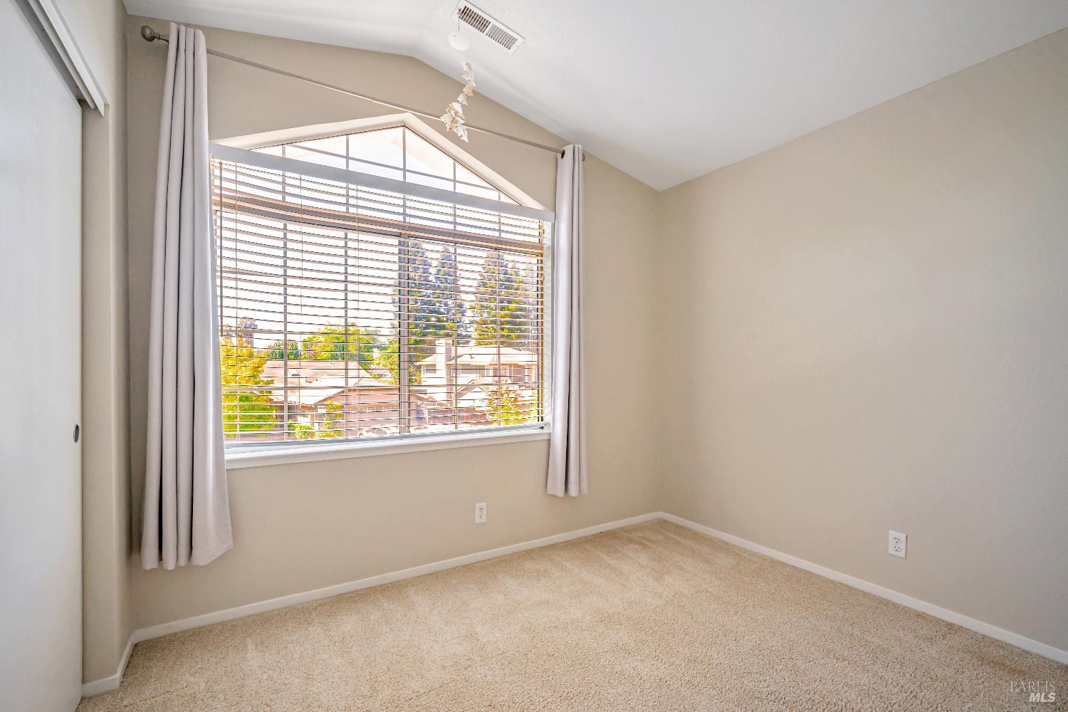 Detail Gallery Image 34 of 46 For 9616 Berkshire Way, Windsor,  CA 95492 - 3 Beds | 2/1 Baths