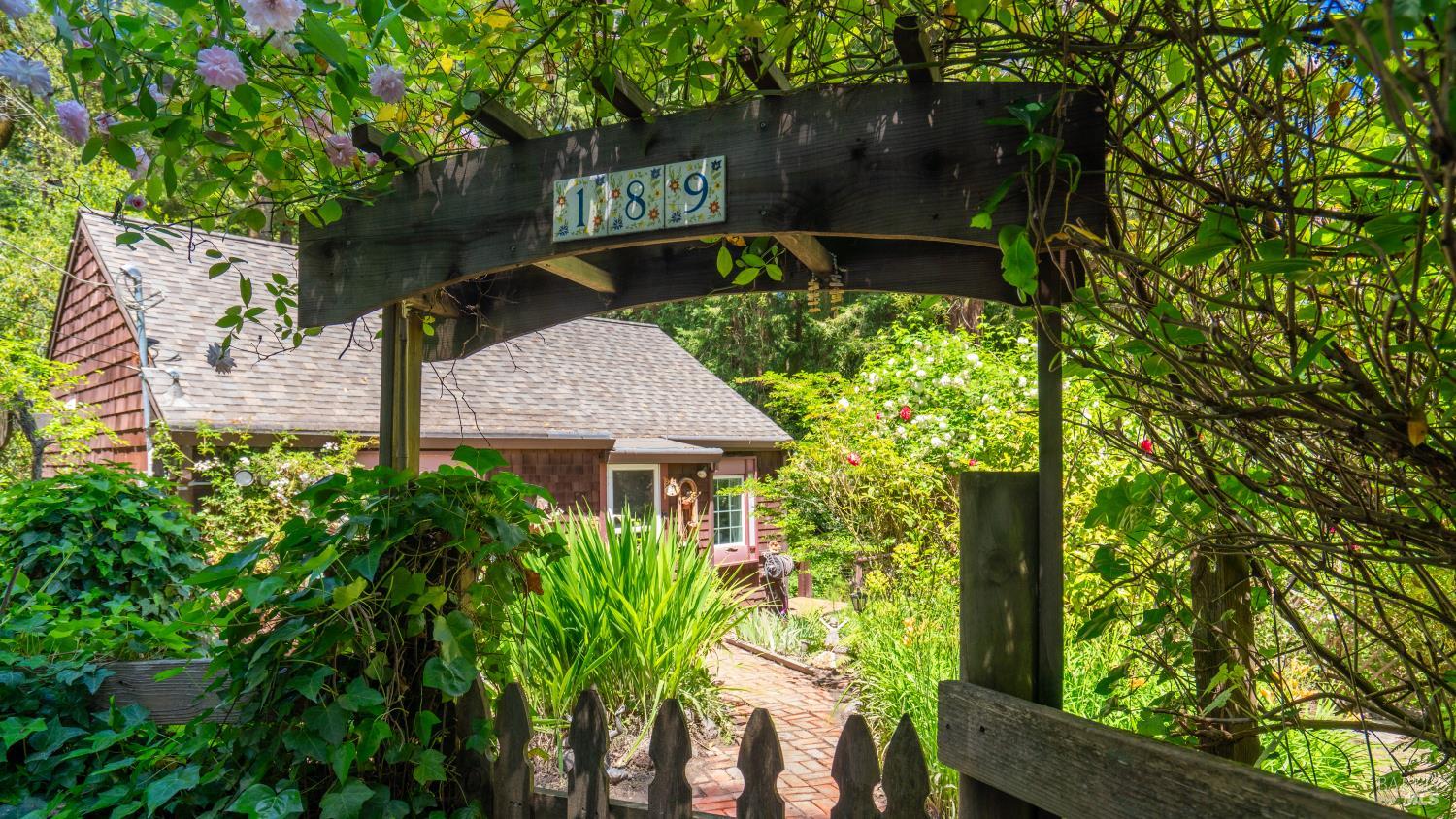 Detail Gallery Image 3 of 71 For 189 Wagnon Rd, Sebastopol,  CA 95472 - 2 Beds | 1 Baths
