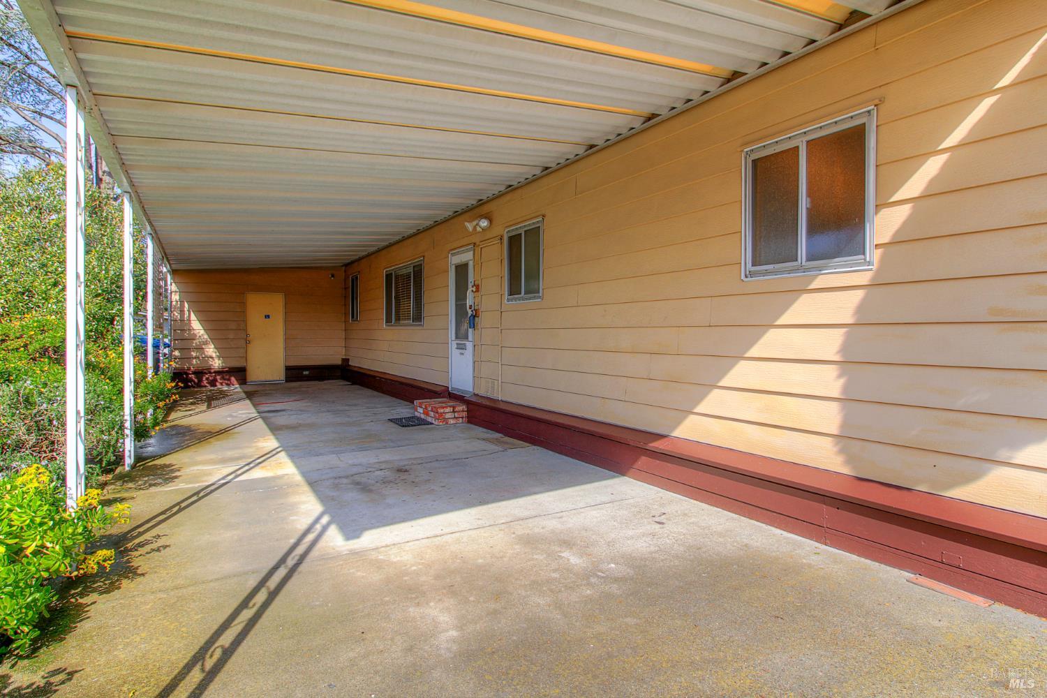 Detail Gallery Image 4 of 12 For 200 Regency Ct, Santa Rosa,  CA 95401 - 2 Beds | 2 Baths