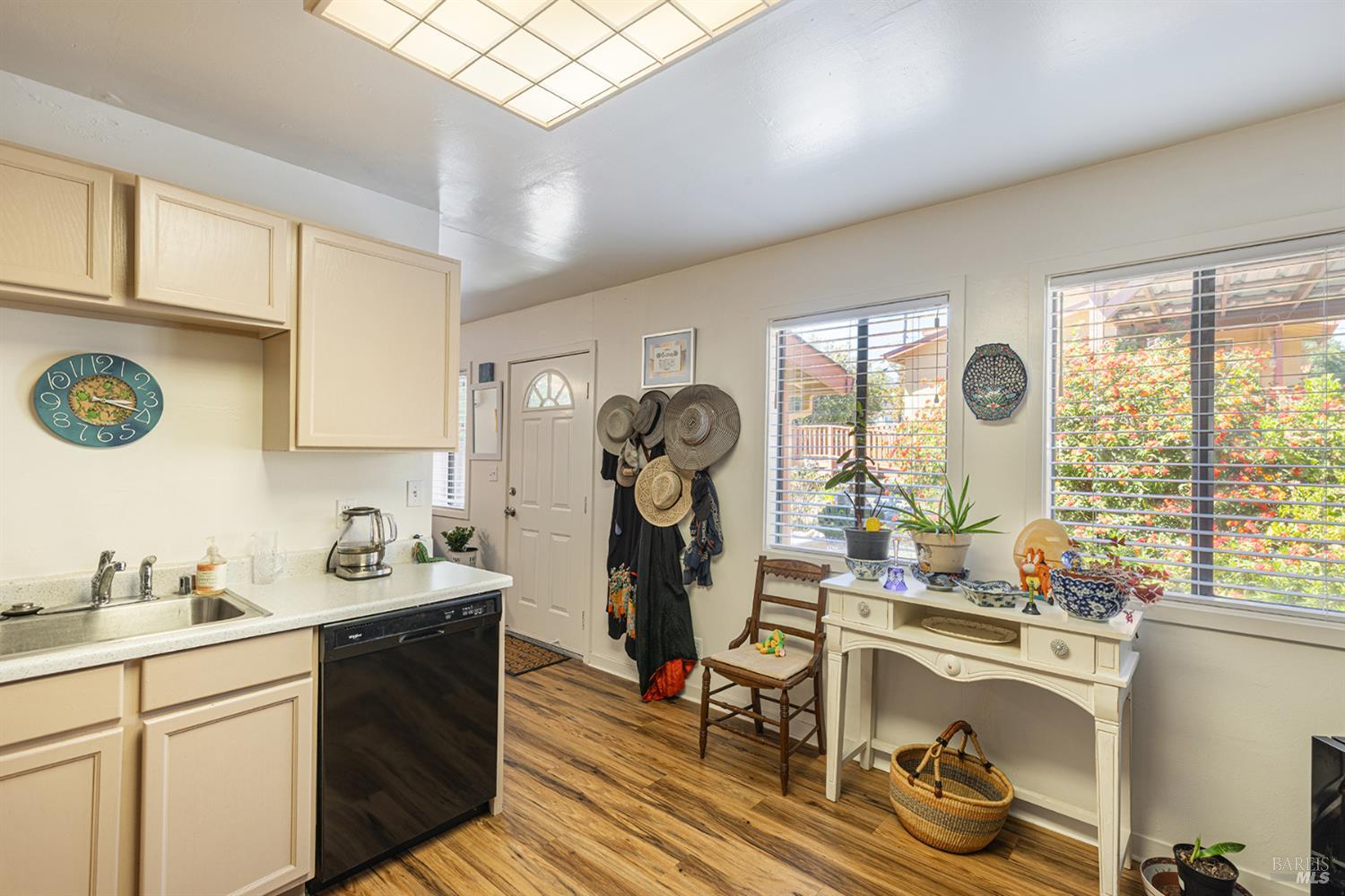Detail Gallery Image 23 of 32 For 114 Powell Ave, Healdsburg,  CA 95448 - 5 Beds | 2 Baths