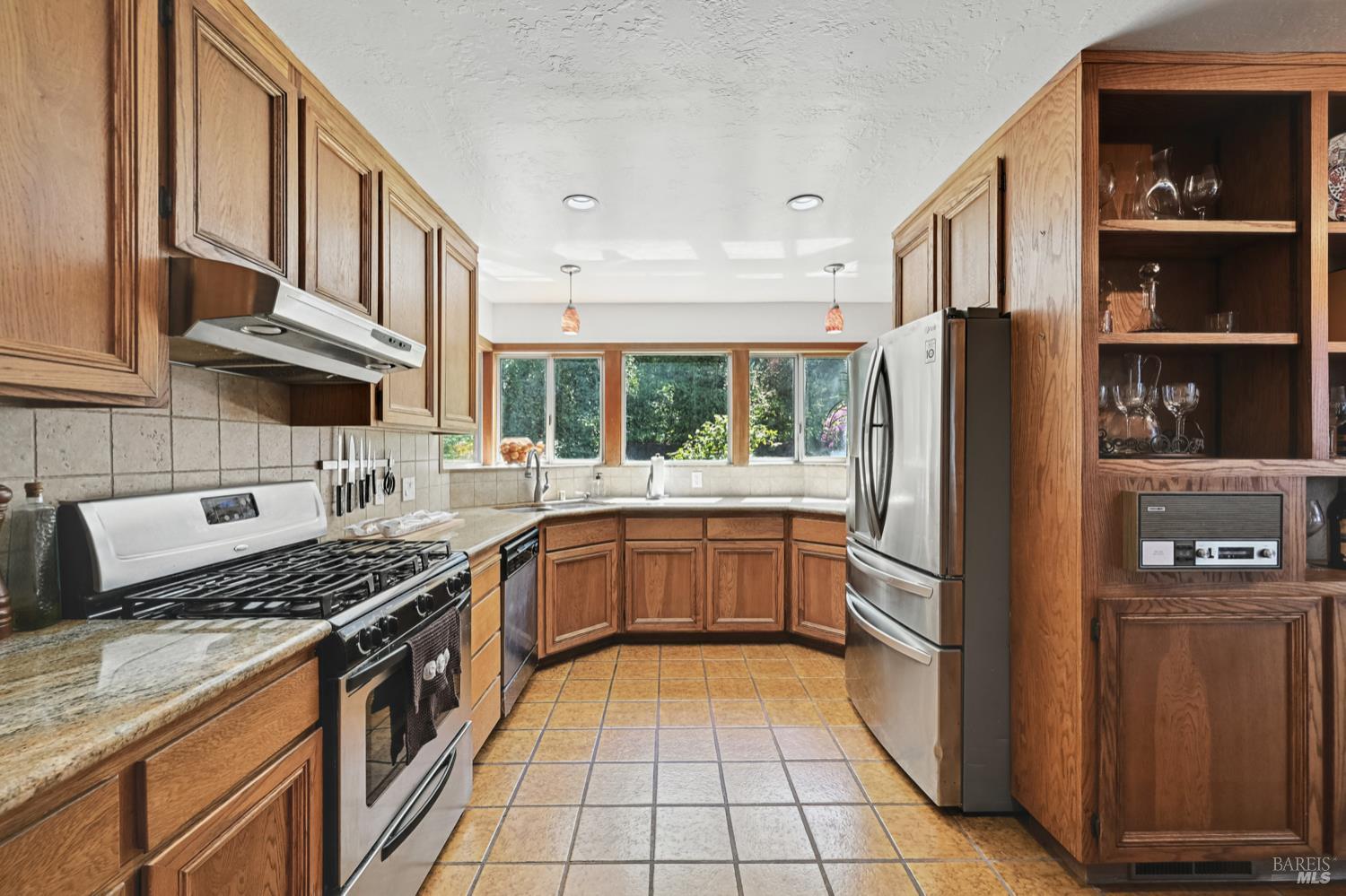 Detail Gallery Image 14 of 49 For 111 Glenside Way, San Rafael,  CA 94903 - 5 Beds | 4/1 Baths