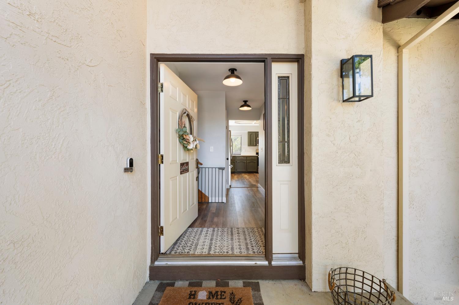 Detail Gallery Image 7 of 49 For 406 Stonecastle Way, Vacaville,  CA 95687 - 4 Beds | 2/1 Baths