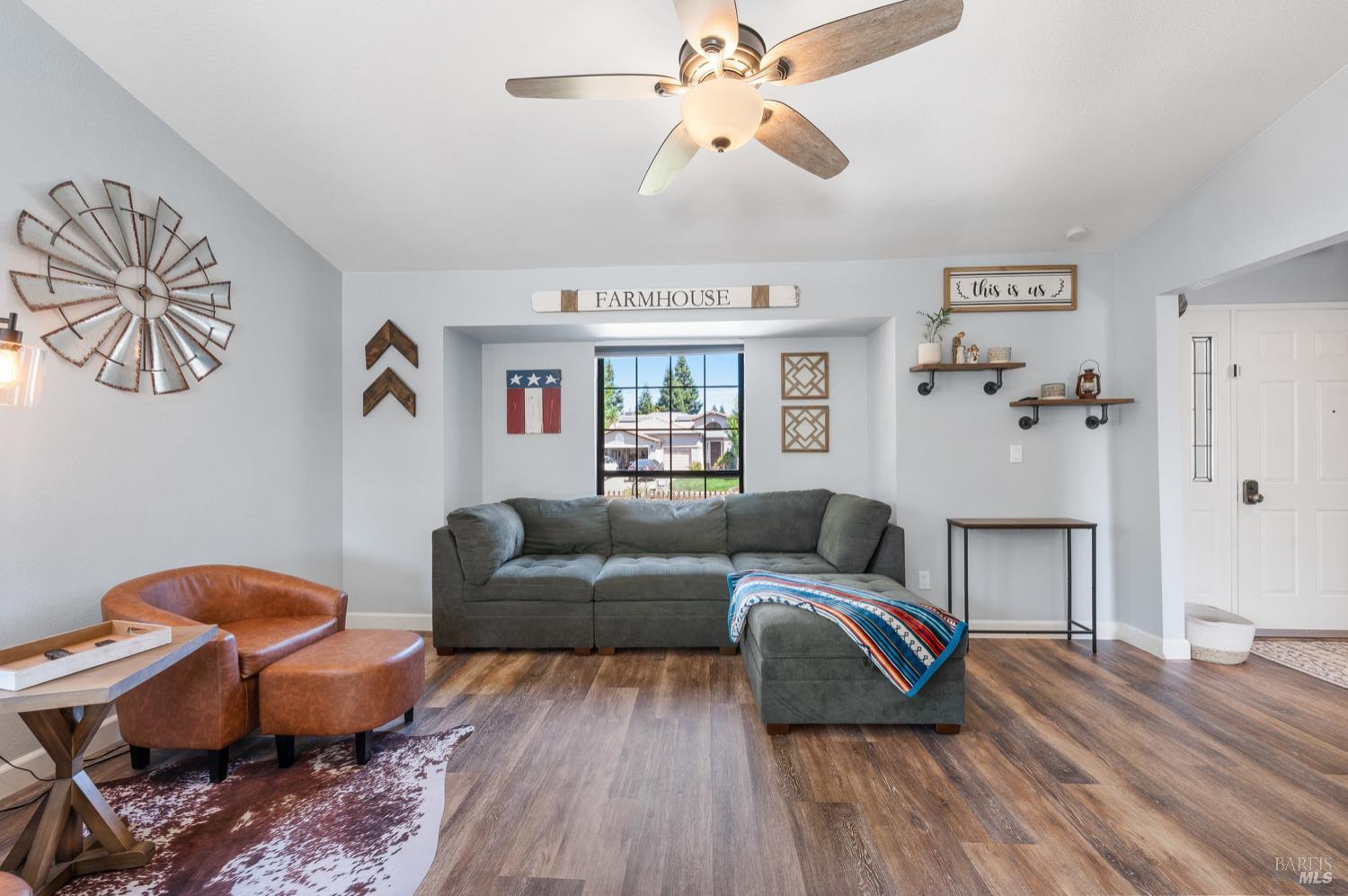 Detail Gallery Image 12 of 49 For 406 Stonecastle Way, Vacaville,  CA 95687 - 4 Beds | 2/1 Baths