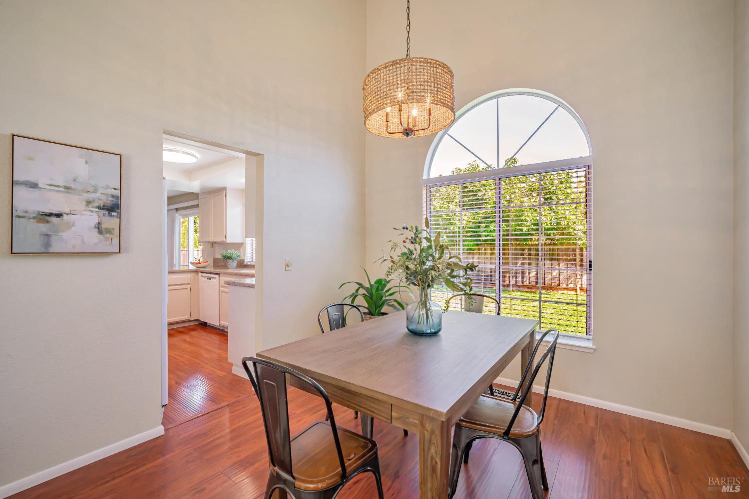 Detail Gallery Image 9 of 46 For 9616 Berkshire Way, Windsor,  CA 95492 - 3 Beds | 2/1 Baths