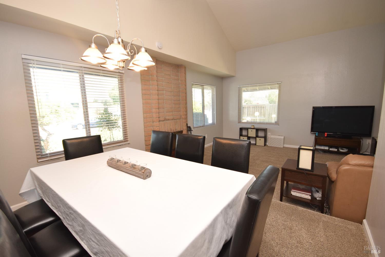 Detail Gallery Image 9 of 44 For 2014 Crinella Dr, Petaluma,  CA 94954 - 4 Beds | 2 Baths