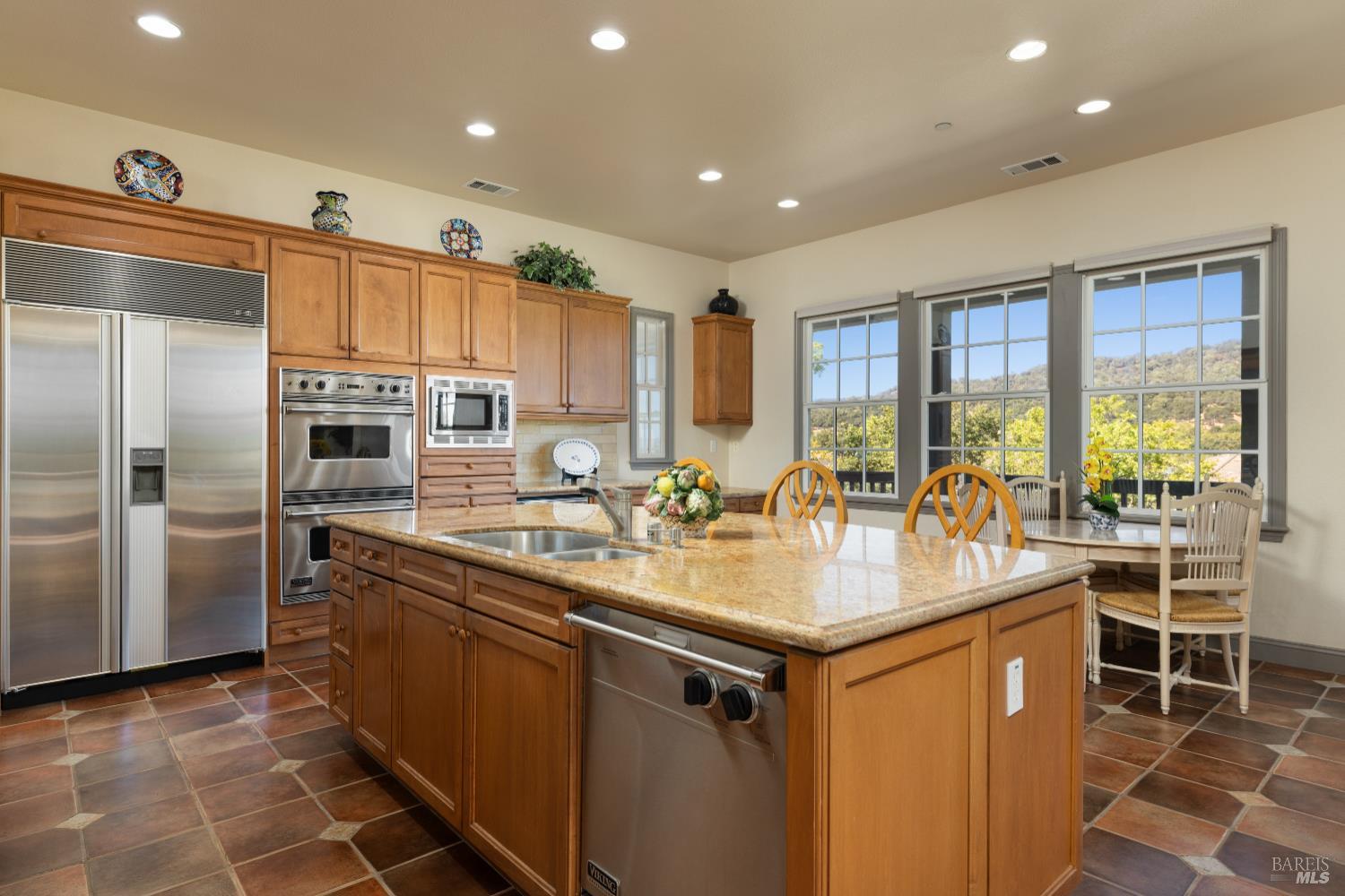 Detail Gallery Image 4 of 40 For 112 Chapel Hill Rd, Novato,  CA 94949 - 4 Beds | 3/1 Baths