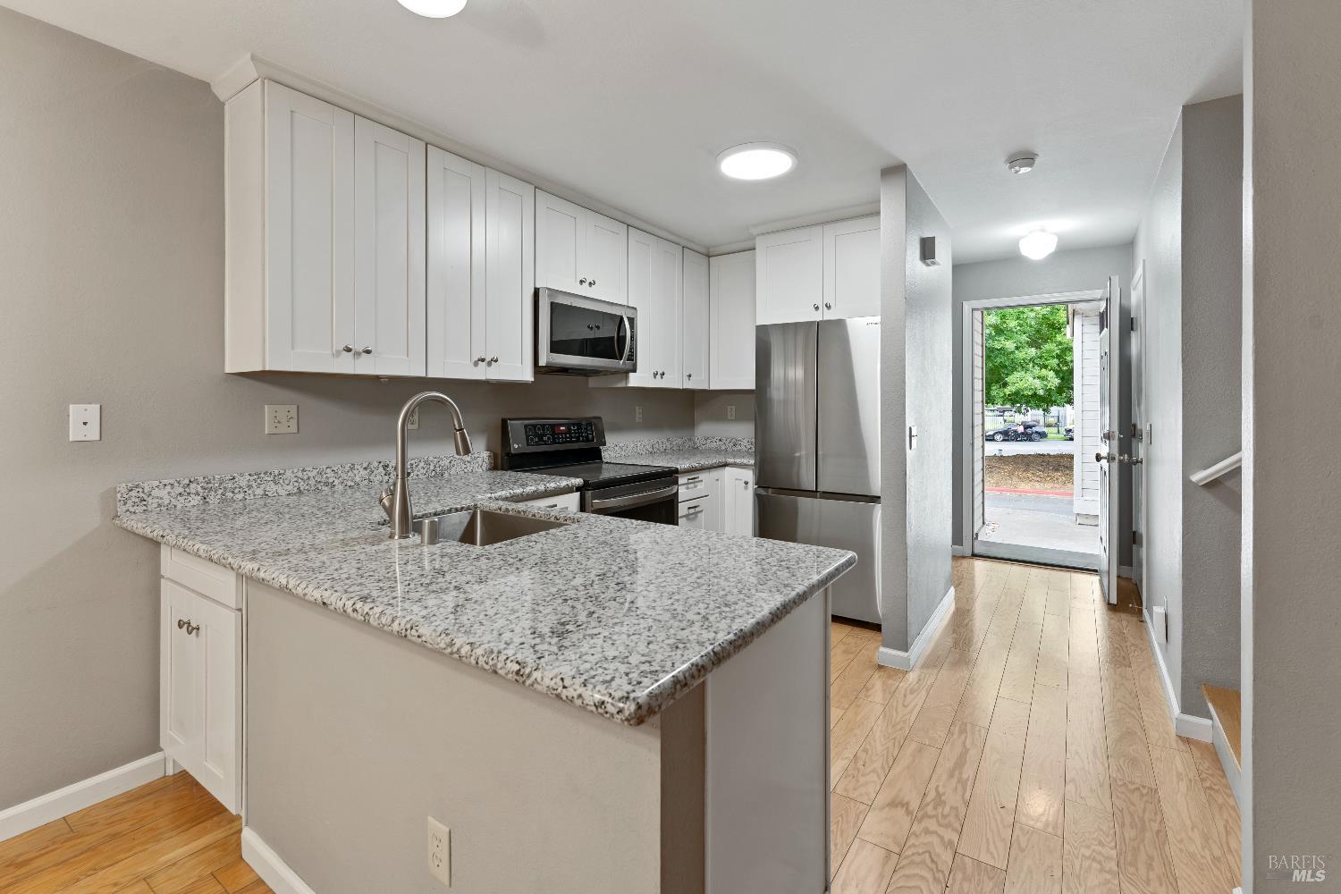 Detail Gallery Image 1 of 23 For 164 N Dutton Ave, Santa Rosa,  CA 95401 - 3 Beds | 2/1 Baths